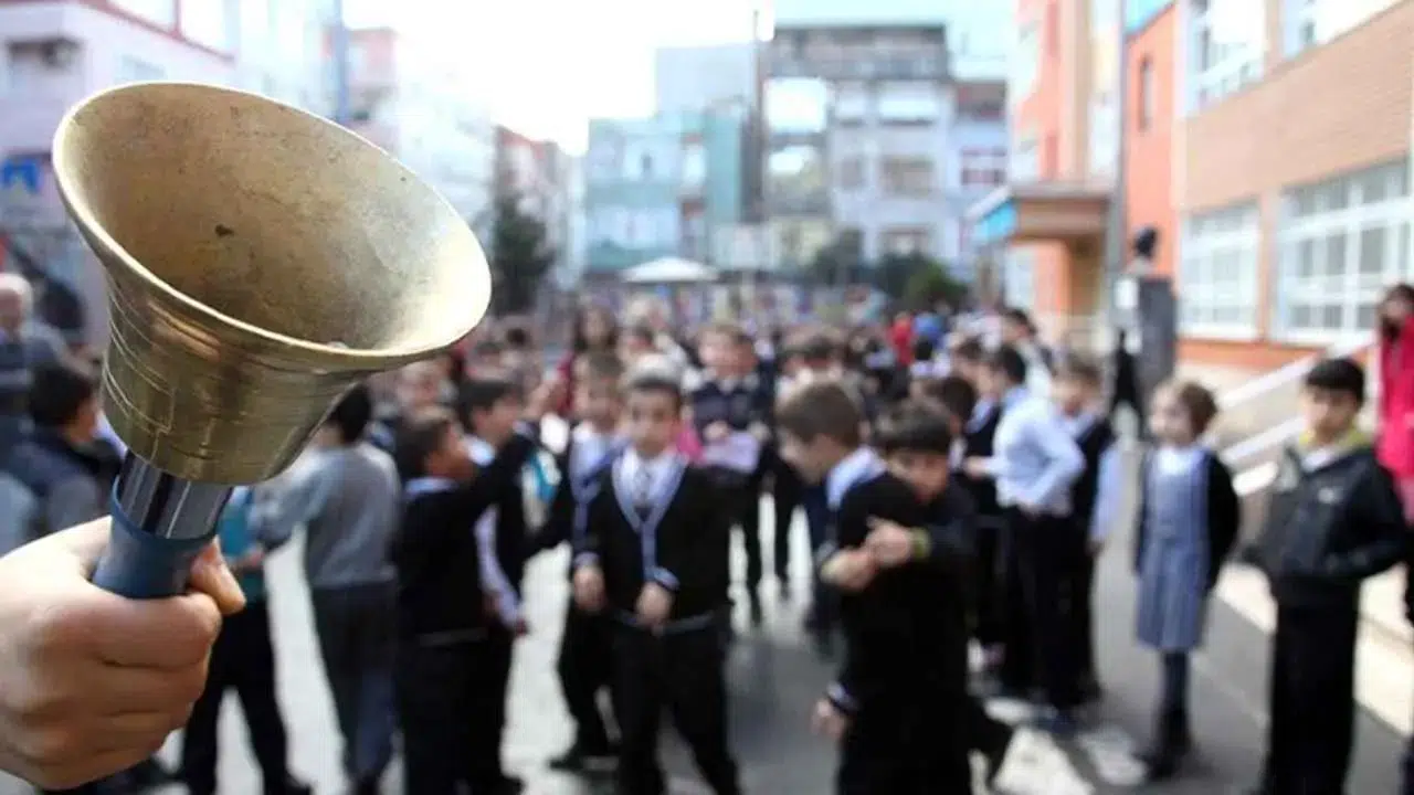 Okullarda Ara Tatil Kalkıyor Mu? Zorunlu Eğitim Süresi Değişecek Mi? Bakan Yusuf Tekin'den Dikkat Çeken Açıklamalar