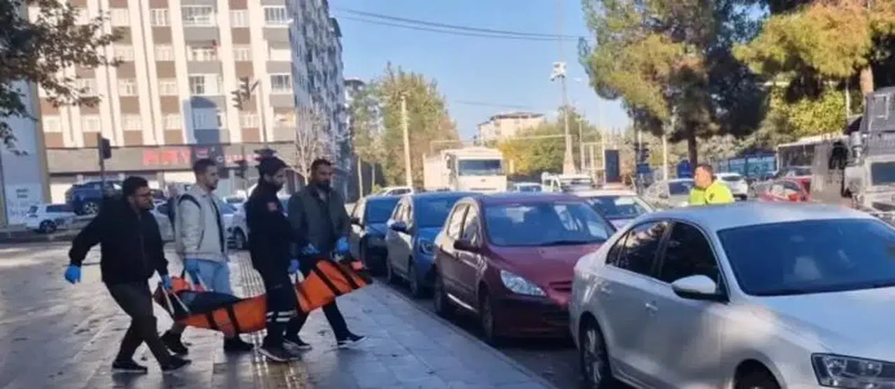 Daha 18 yaşında! Annesi ve ağabeyini yataklarında öldürdü, babasına not bırakmış