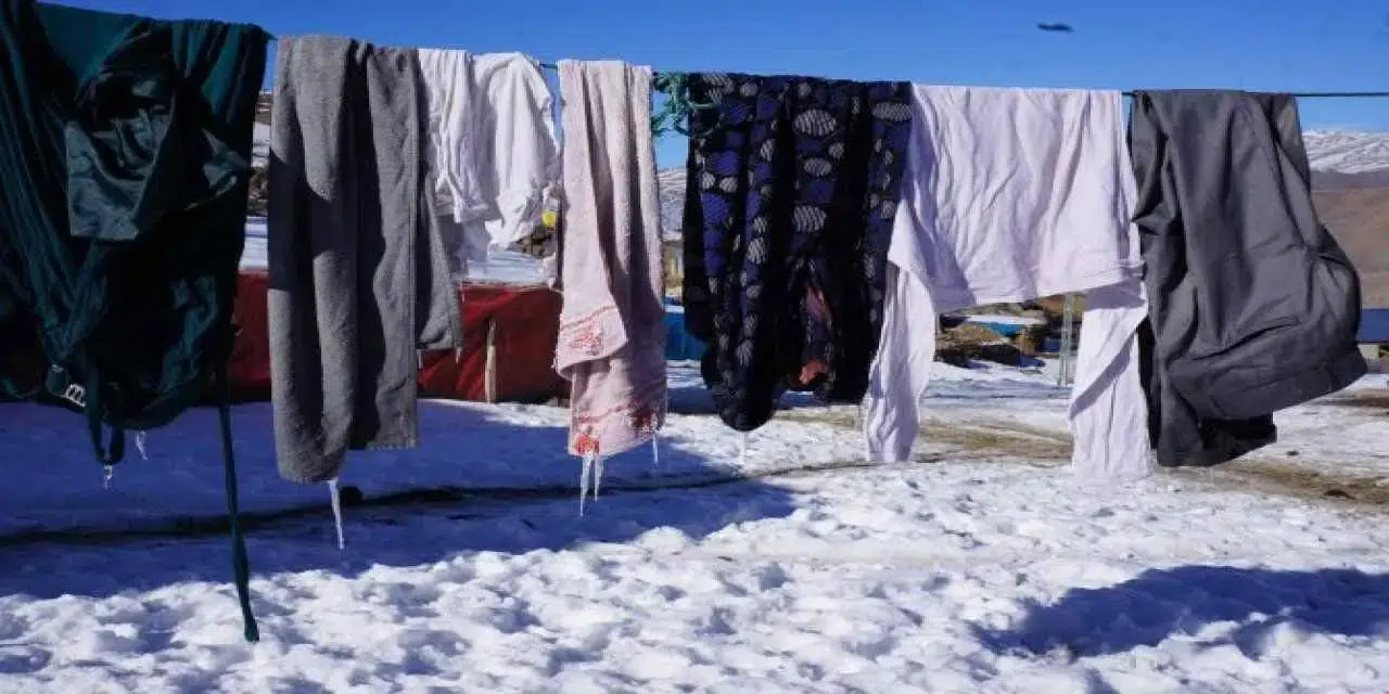 Kışın Çamaşırlar Kurumuyorsa Bu Yöntemi Deneyin! Islak Kıyafet Derdi Son Buluyor