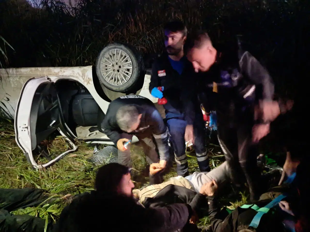 Polisten kaçarken aracıyla takla attı