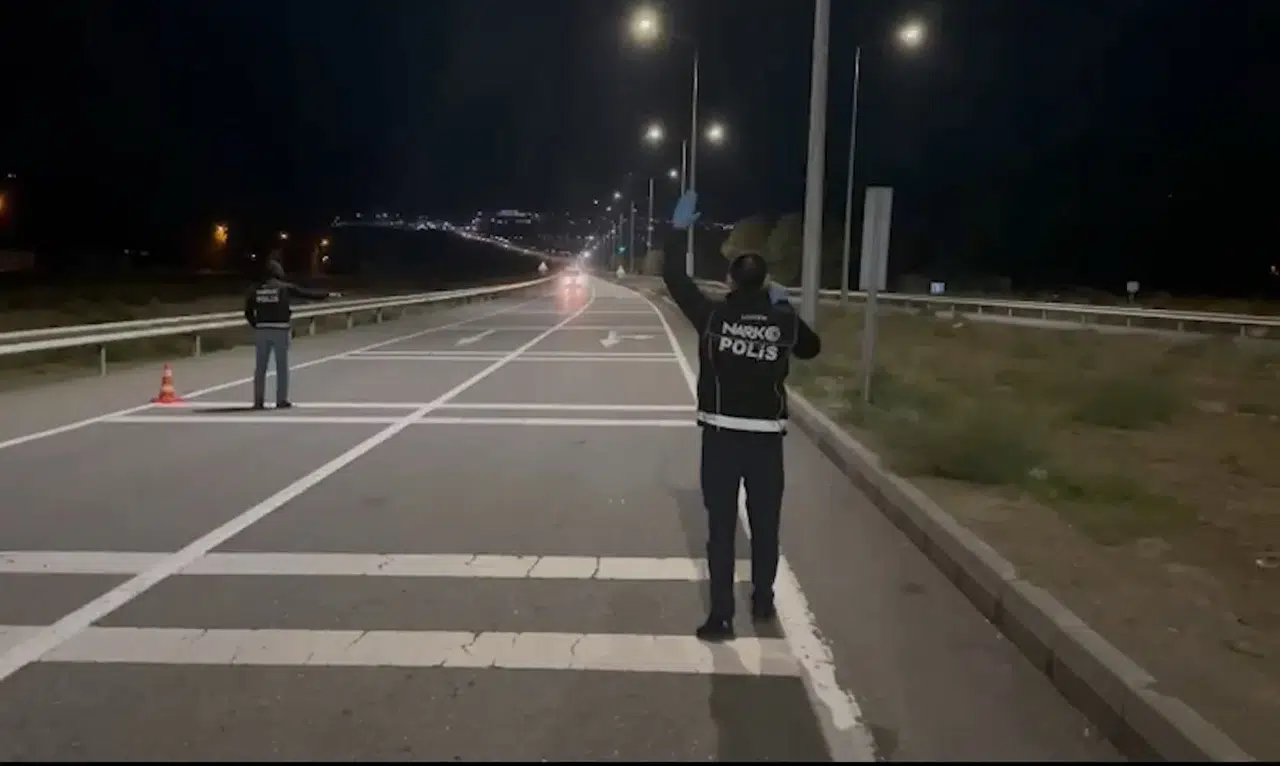 Yabancı uyruklu şahsın üzerinden bakın ne çıktı