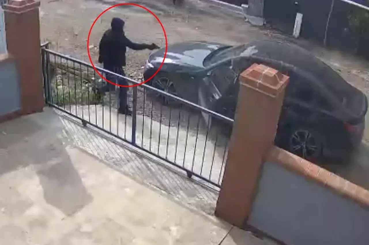 İş insanı evinin önünde kurşun yağmuruna tutuldu