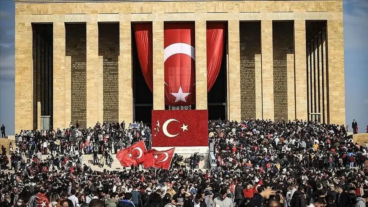 10 Kasım’da Mesai Var mı? 10 Kasım Pazartesi Günü İş Yerleri Açık mı?