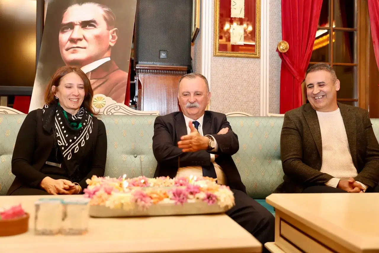 Başkan Balaban'a sürpriz Öğretmenler Günü kutlaması