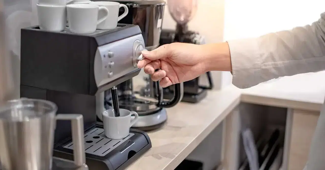 Uzmanlar Uyarıyor: Kahve Makinenizi Bu Şekilde Temizleyin!