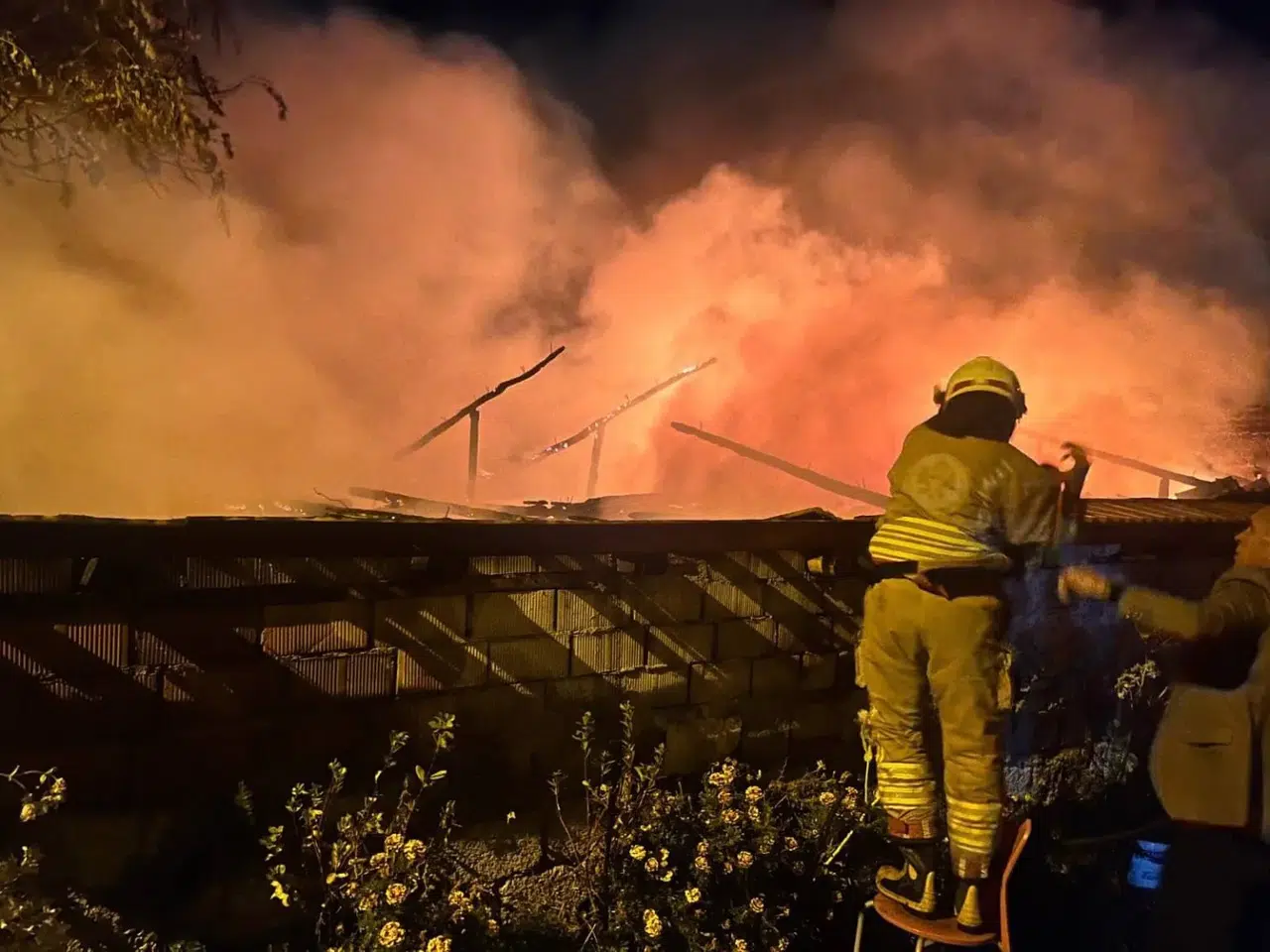 Ev yangında kül oldu