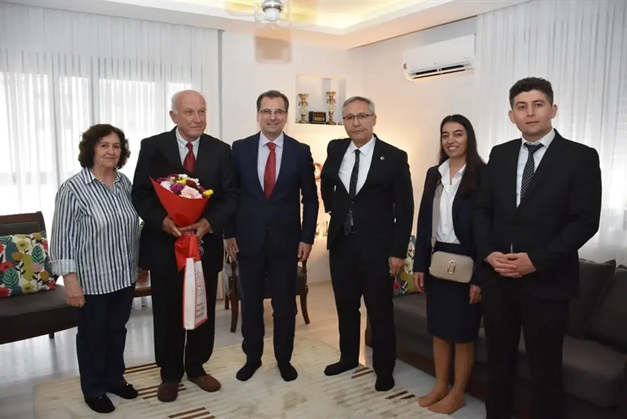 Öğretmenler gününde emekli öğretmenler unutulmadı