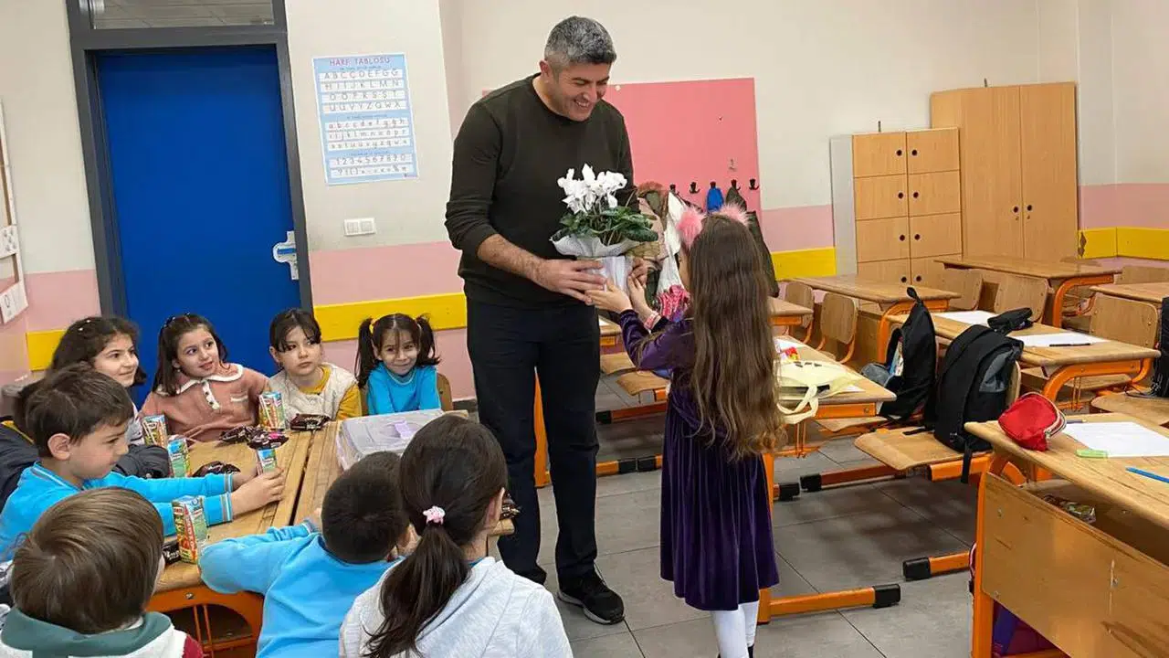 24 Kasım Pazartesi Okul Var mı? Öğretmenler Günü Resmi Tatil mi? İşte Detaylar