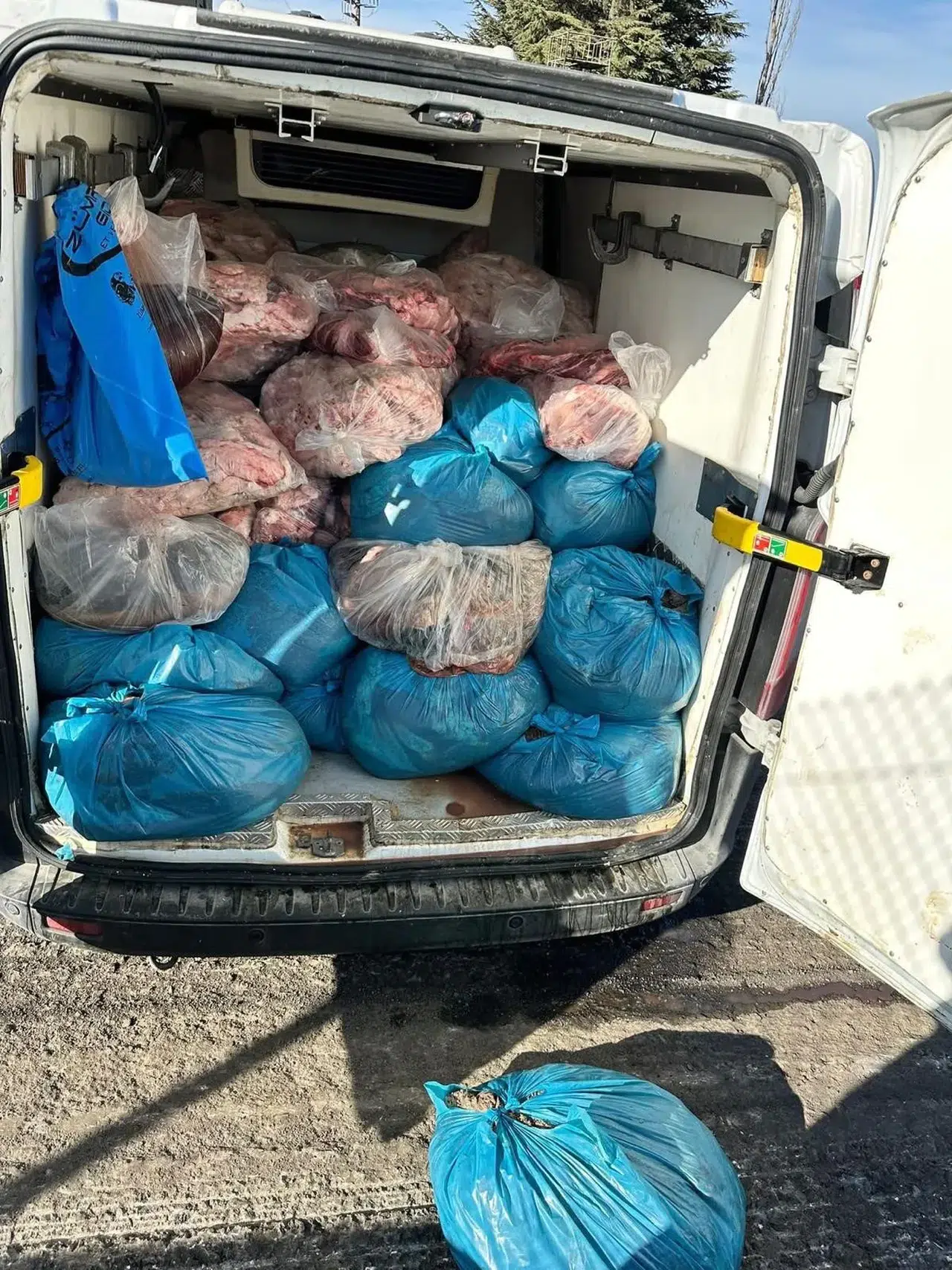 Şüpheli araçta 2 ton kaçak sakatat ele geçirildi