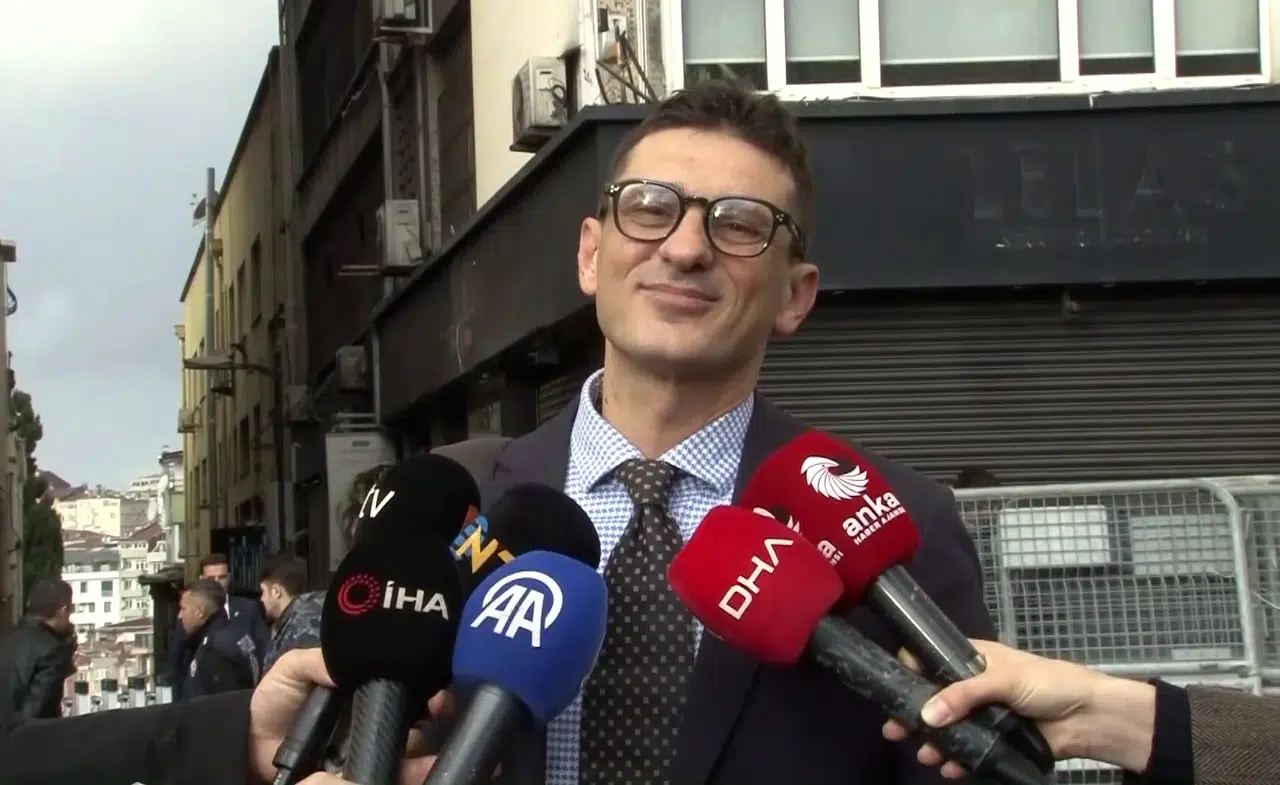 Papa ile görüşen Ahmet Minguzzi'nin babası gözyaşlarını tutamadı