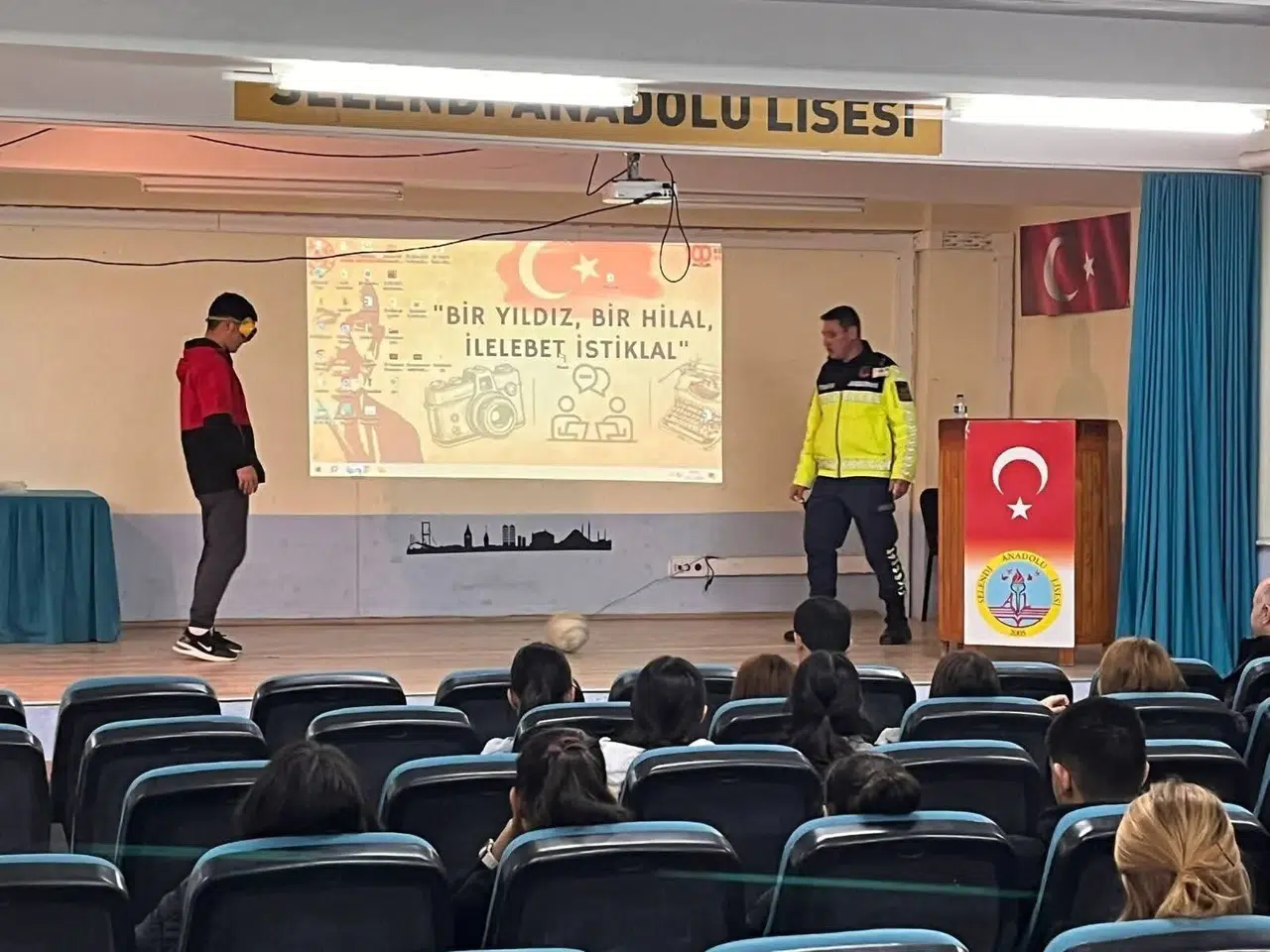 Öğrencilere trafik kuralı bilgilendirmesi