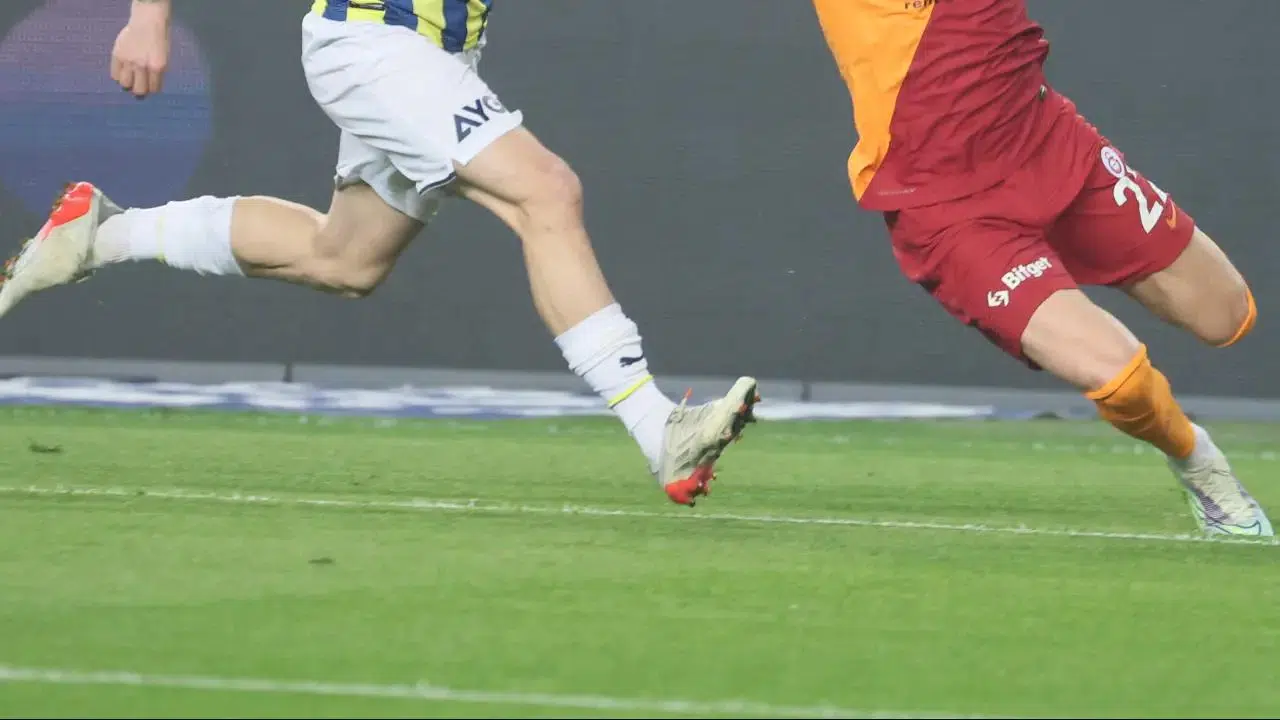 Fenerbahçe – Galatasaray Derbisi Ne Zaman? Tarih ve Saat Belli Oldu!