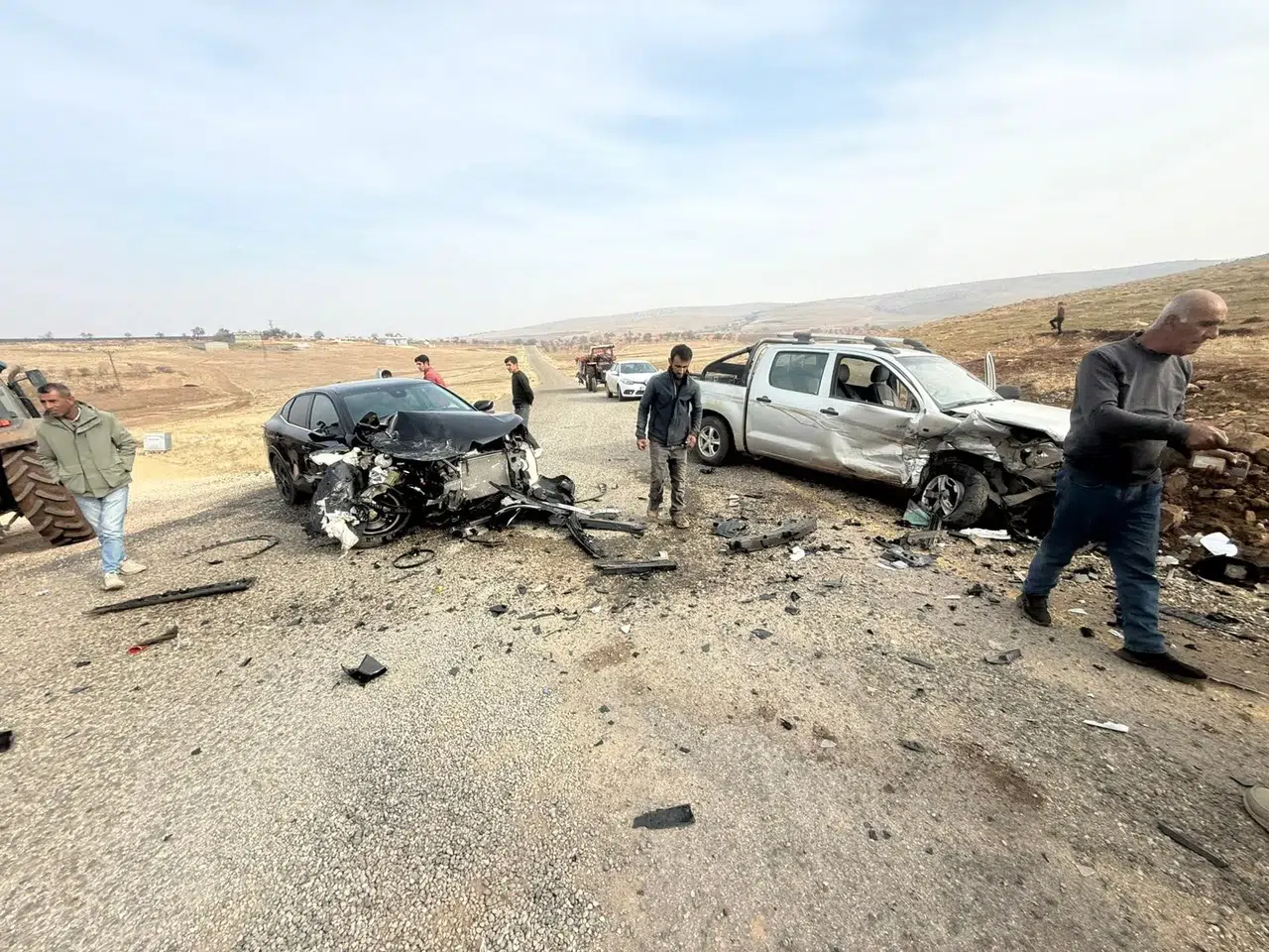 Feci kaza! Otomobiller kafa kafaya çarpıştı