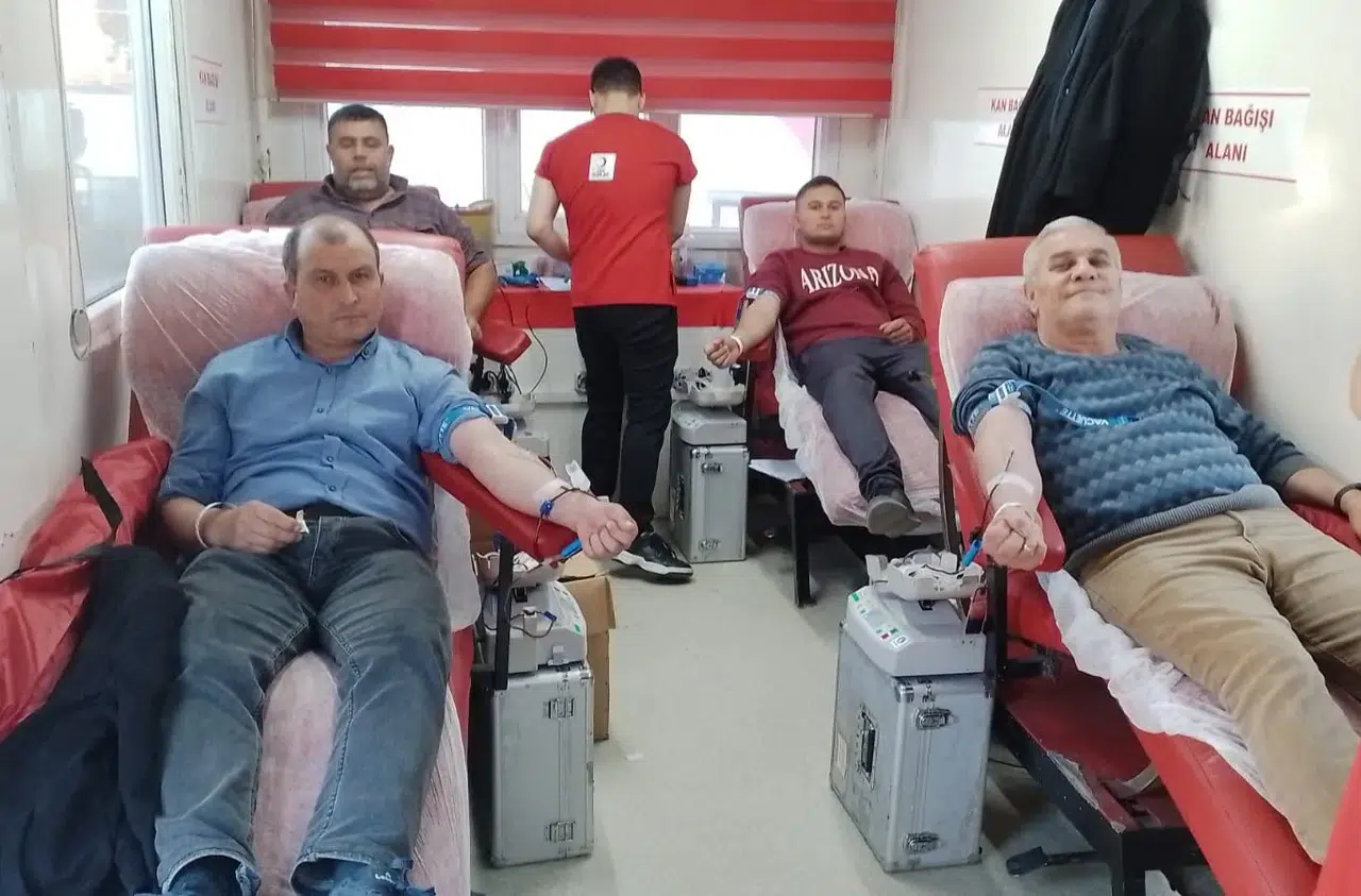 Sarıgöl'de kan bağış kampanyasına yoğun ilgi