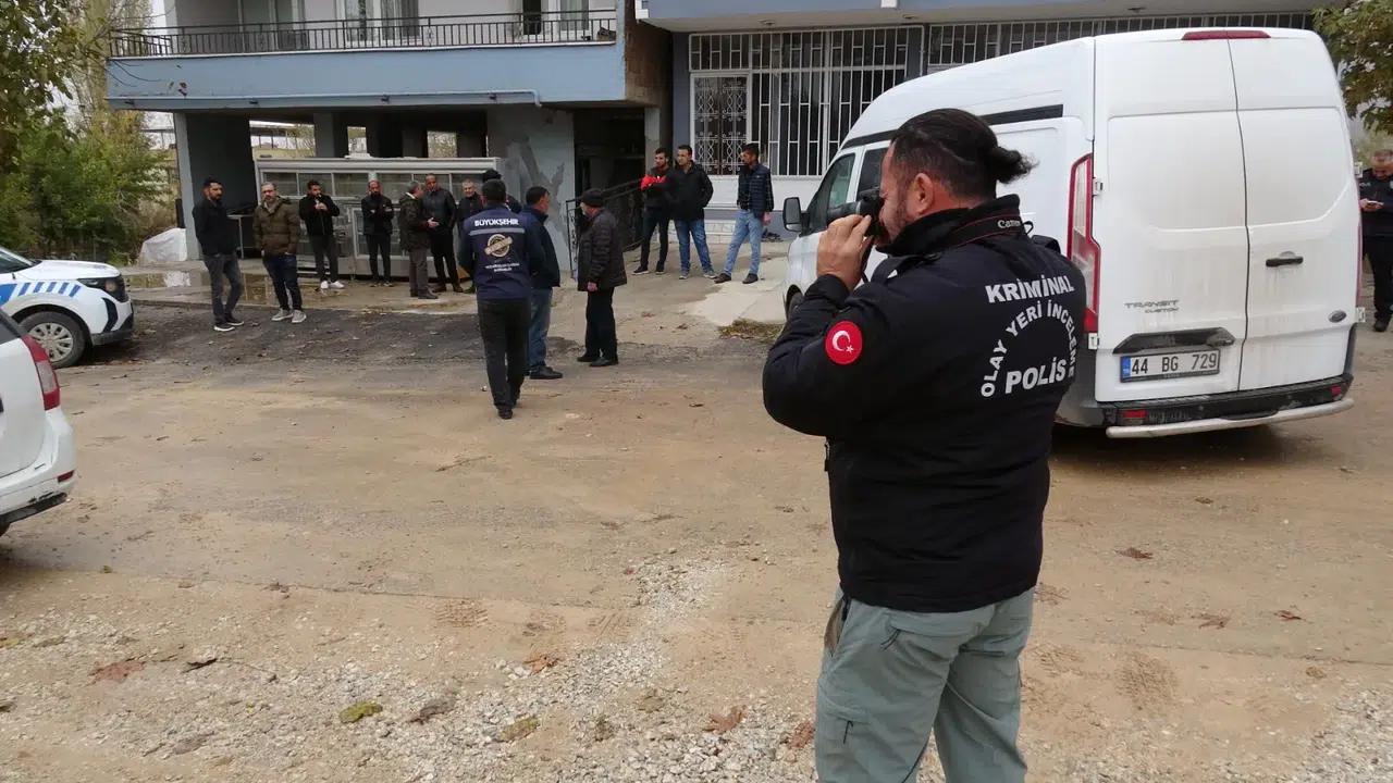 Küçük çocuk evinde ölü olarak bulundu