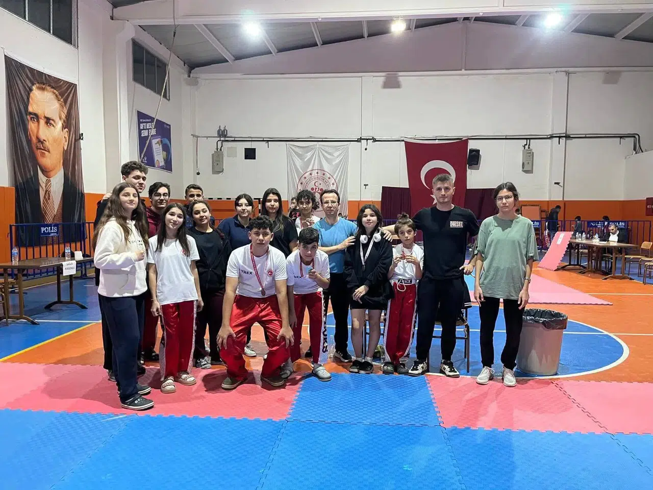 Sarıgöl kick boks müsabakalarına ev sahipliği yaptı