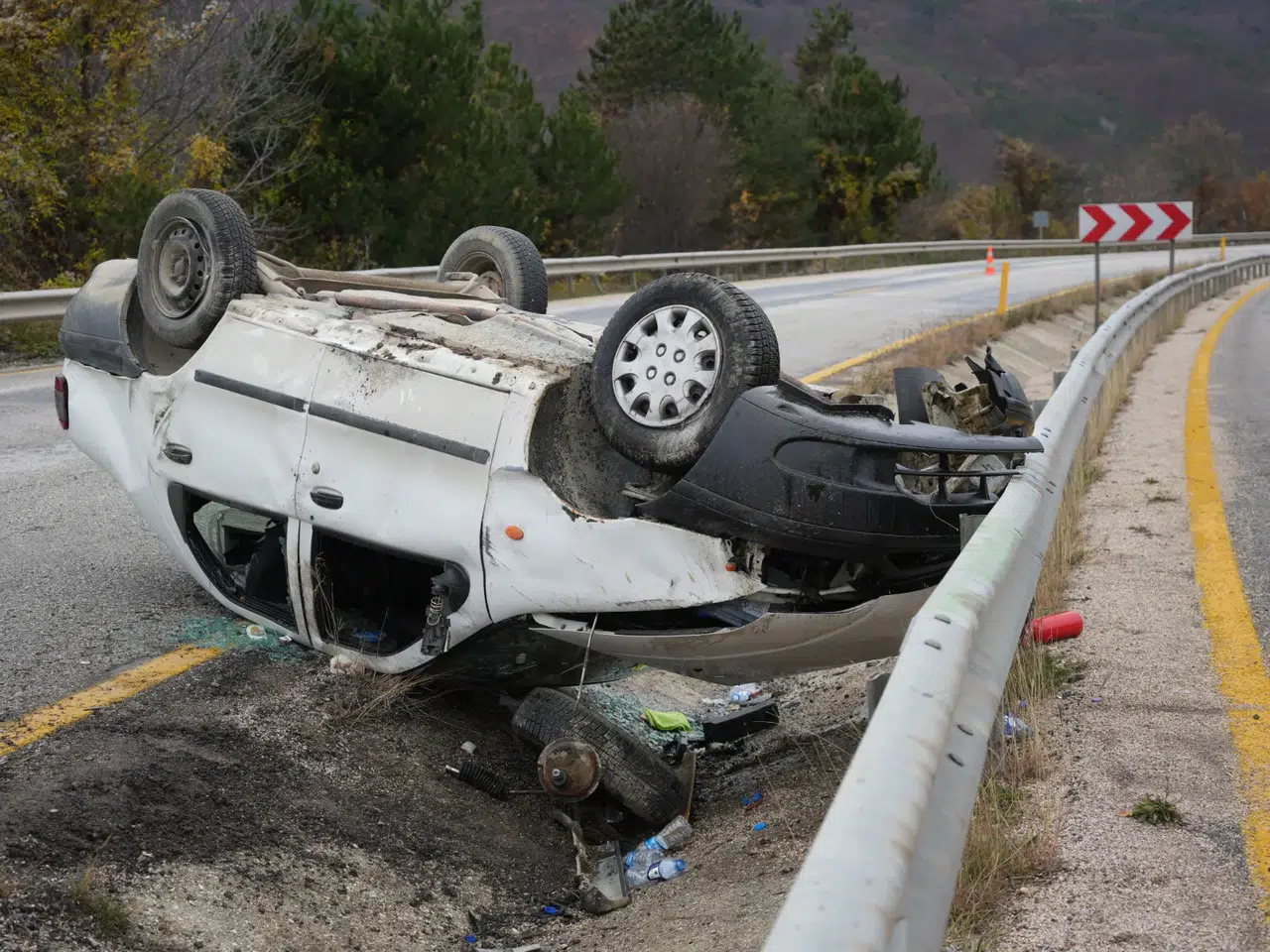 Kontrolden çıkan otomobil takla attı