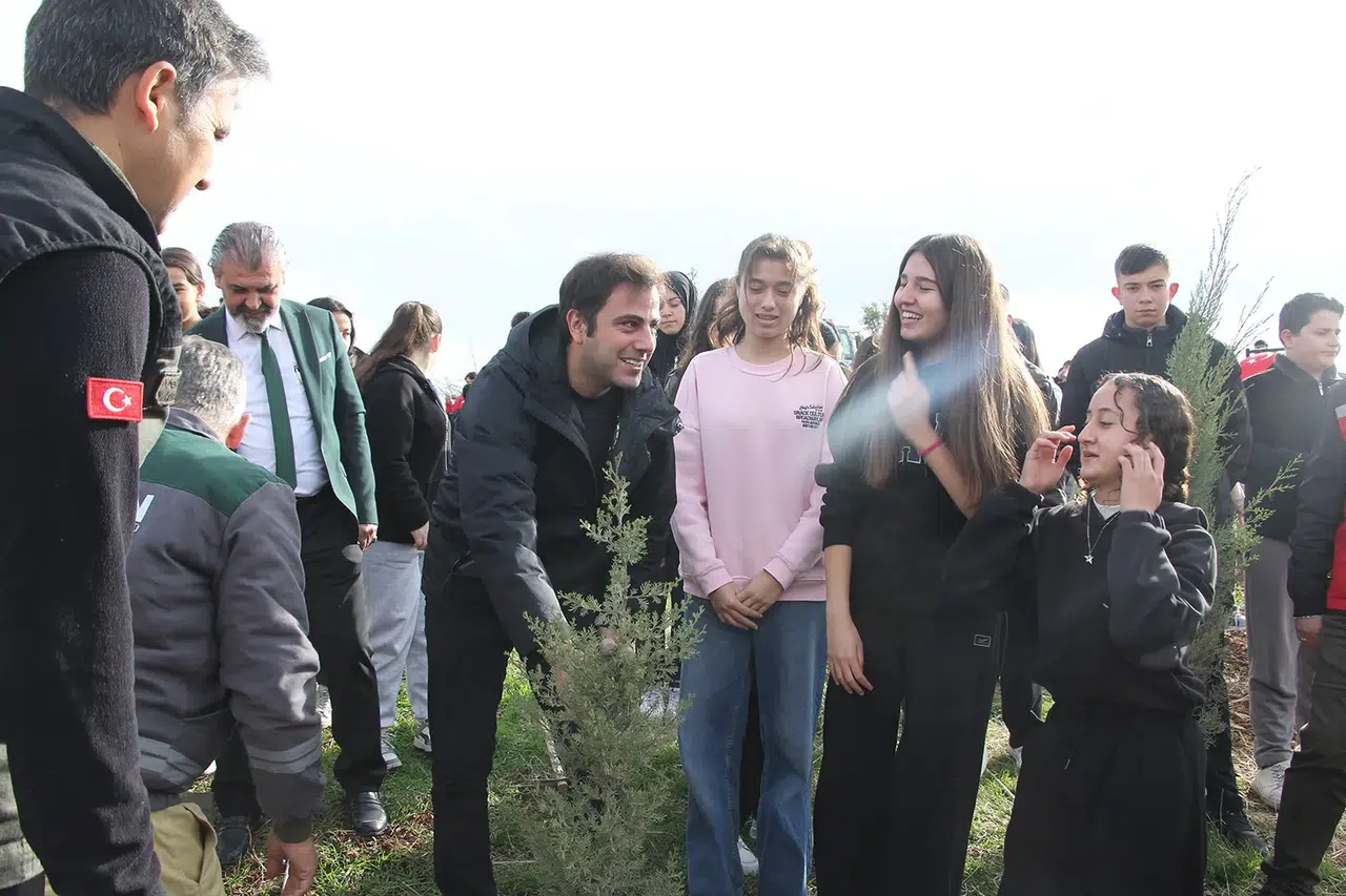 Yangında küle dönen alanlar fidanlarla buluştu