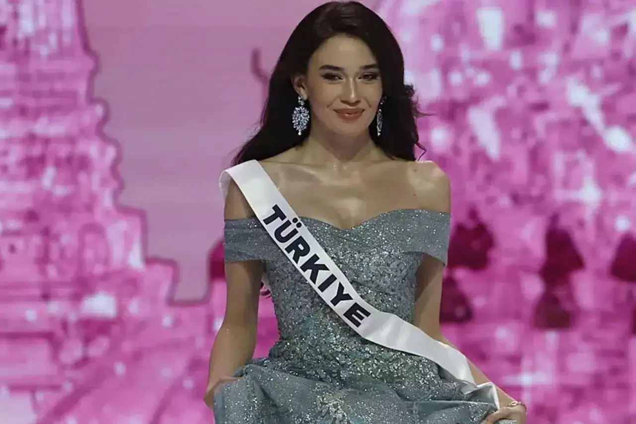 Ceren Arslan Türk bayraklı paylaşımı ve Hürrem elbisesiyle beğeni topladı