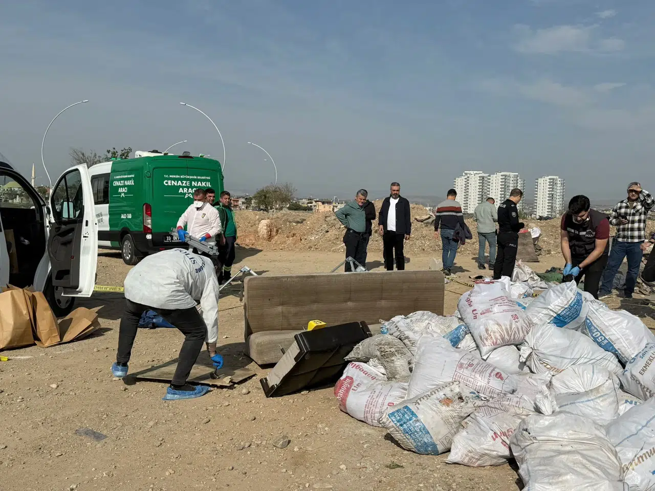 Korkunç cinayet: Öldürüp tuzlayıp halıya sarıp çekyatla atmışlar