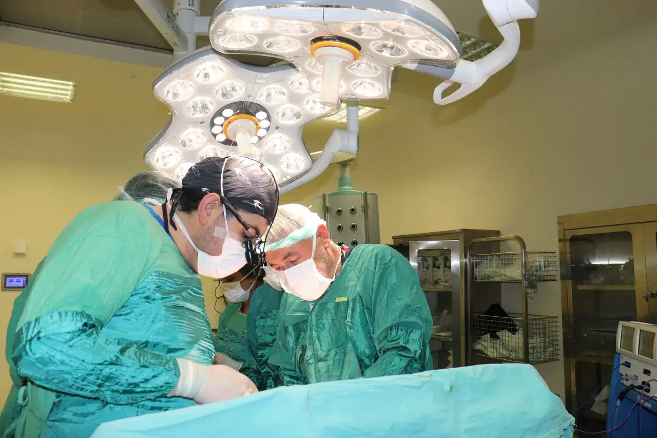 Karın ağrısı şikayetiyle hastaneye gitmişti! Bakın karnından ne çıktı