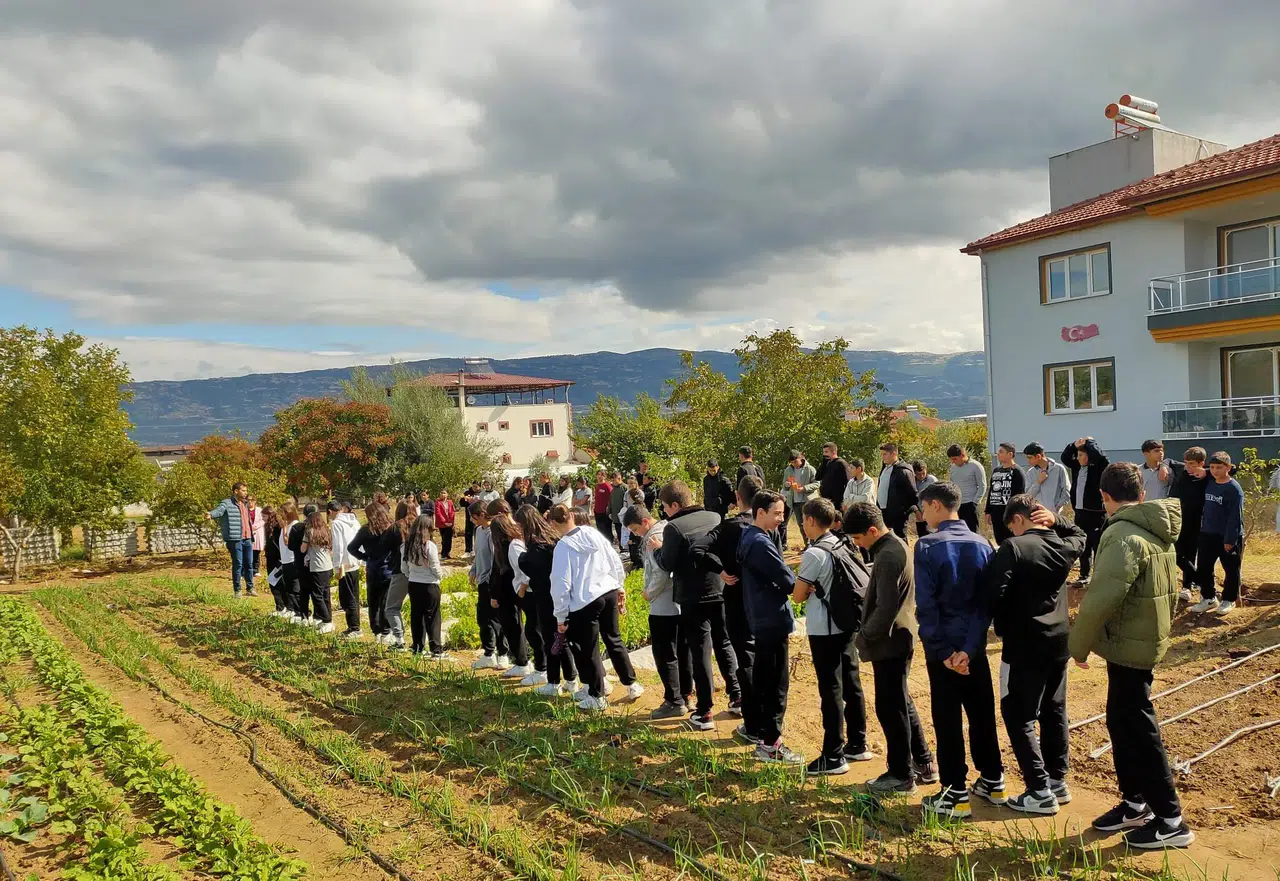 Öğrenciler meslekleri yerinde tanıdı