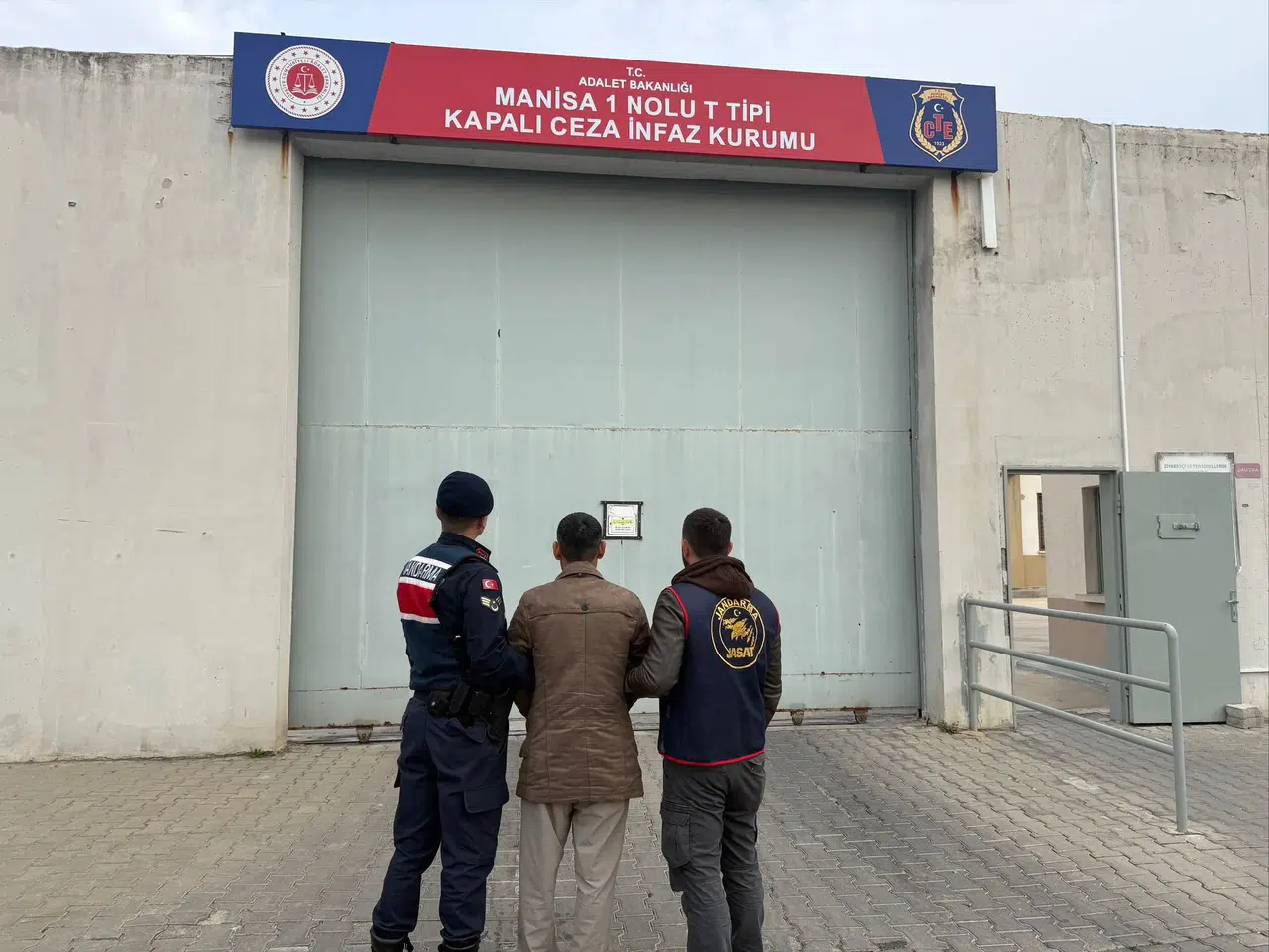 51 yıl 3 ay kesinleşmiş hapis cezası bulunan firari yakalandı