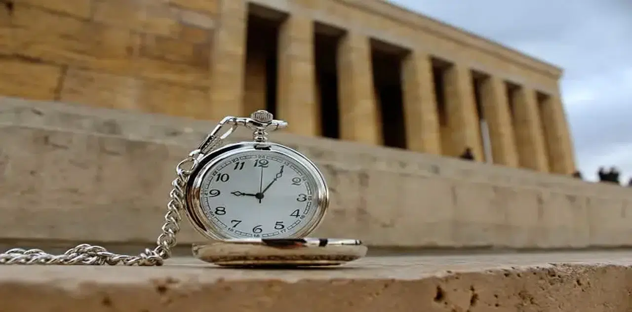 10 Kasım 2025 Tatil mi? Okullar, Üniversiteler, Özel Sektör ve Kamu Kurumları Çalışıyor mu?