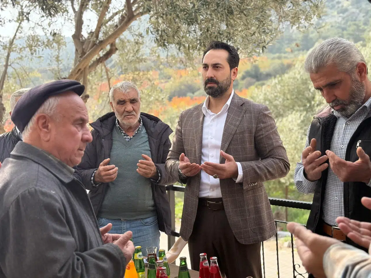 AK Partili Arınç: Bu seçim çalışması değil, vatandaşla birlikte olma görevimizin gereği