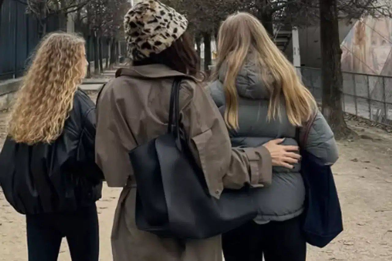 Yasemin Ergene'nin kızlarının boyu dikkat çekti