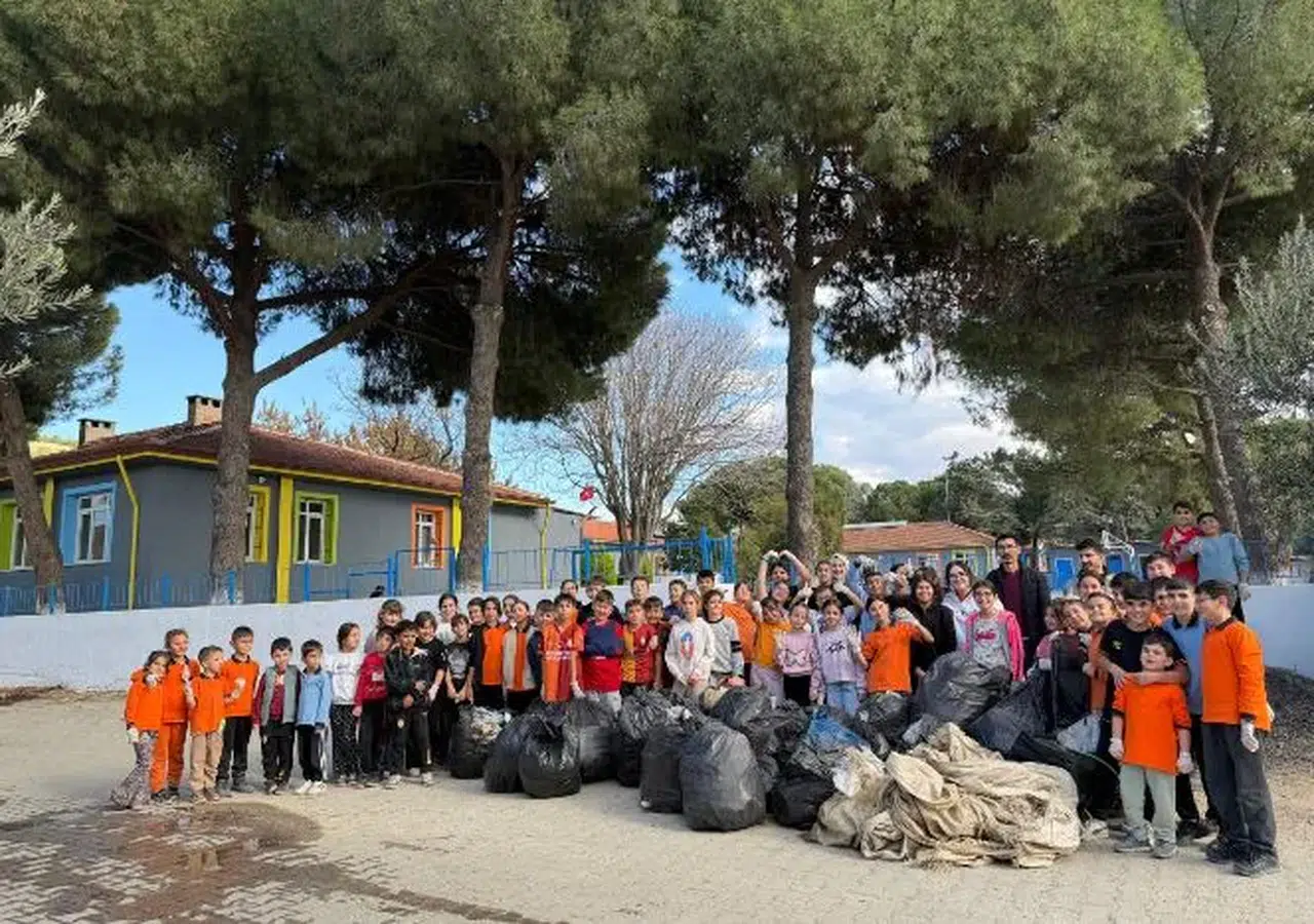 Öğrencilerden örnek çevre temizliği