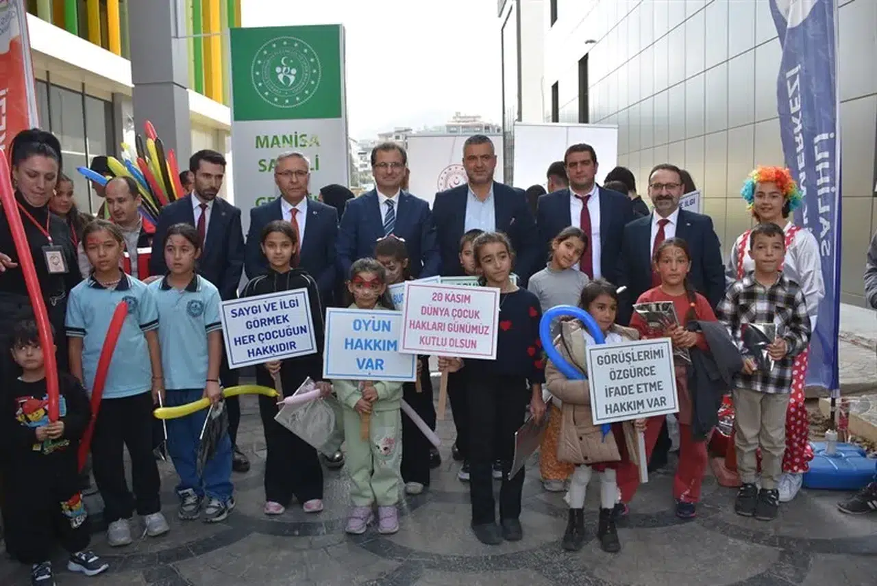 Dünya Çocuk Hakları Günü hediyelerle kutlandı