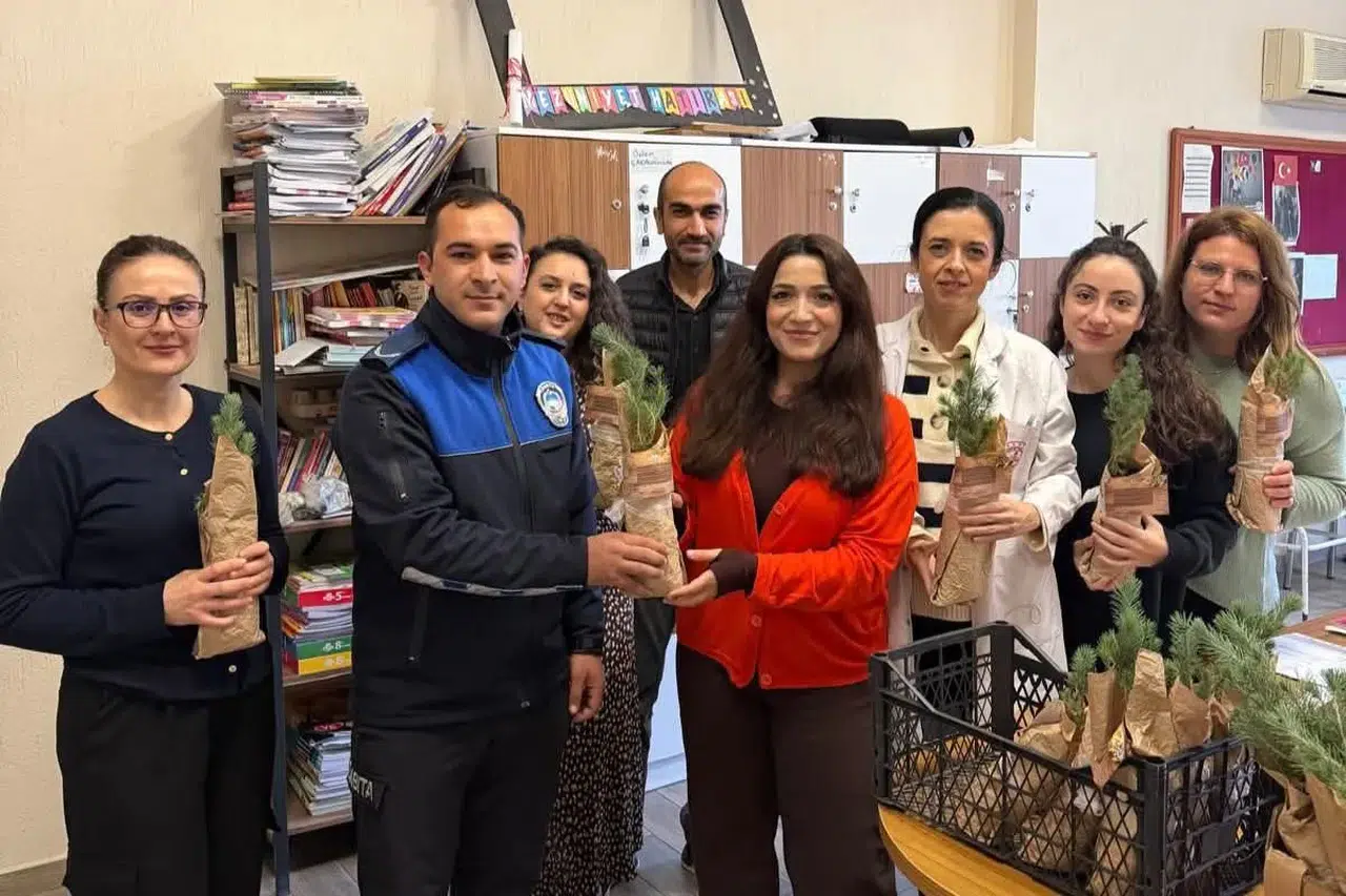 Başkan Cıllı'dan öğretmenlere anlamlı hediye