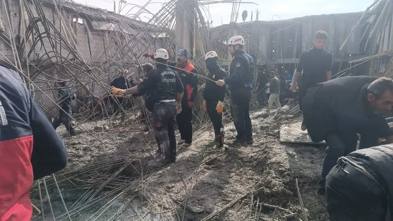 İnşaatta göçük meydana geldi: 5 işçi altında kaldı