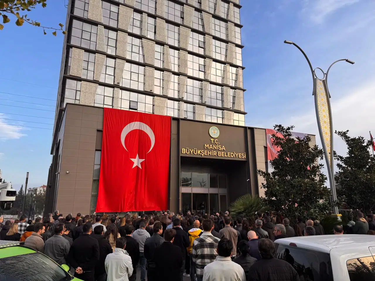 Büyükşehir’de Saatler Ata’ya Saygı için Durdu