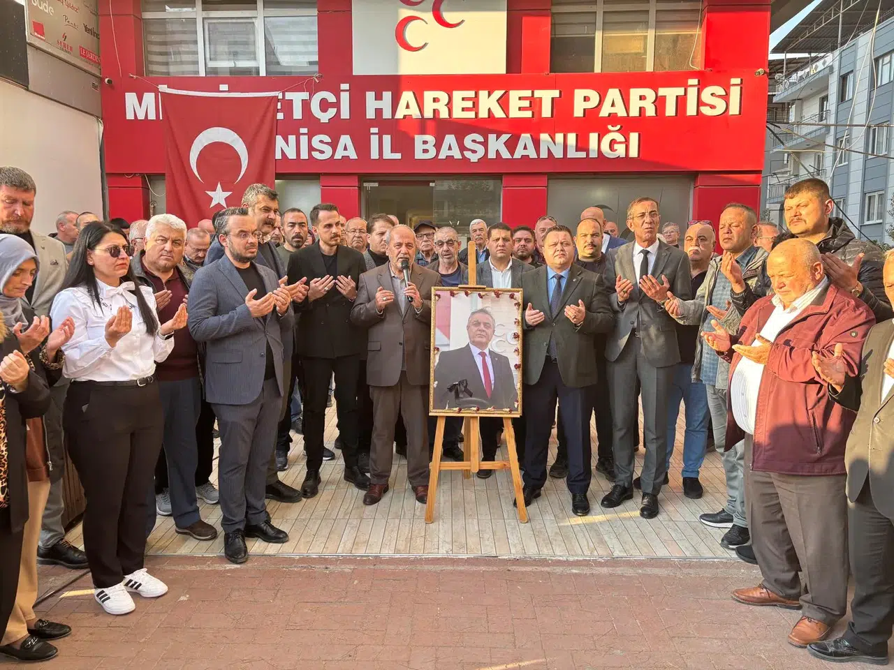 MHP MANİSA TEŞKİLATI MERHUM MURAT ÖNER’i ANDI