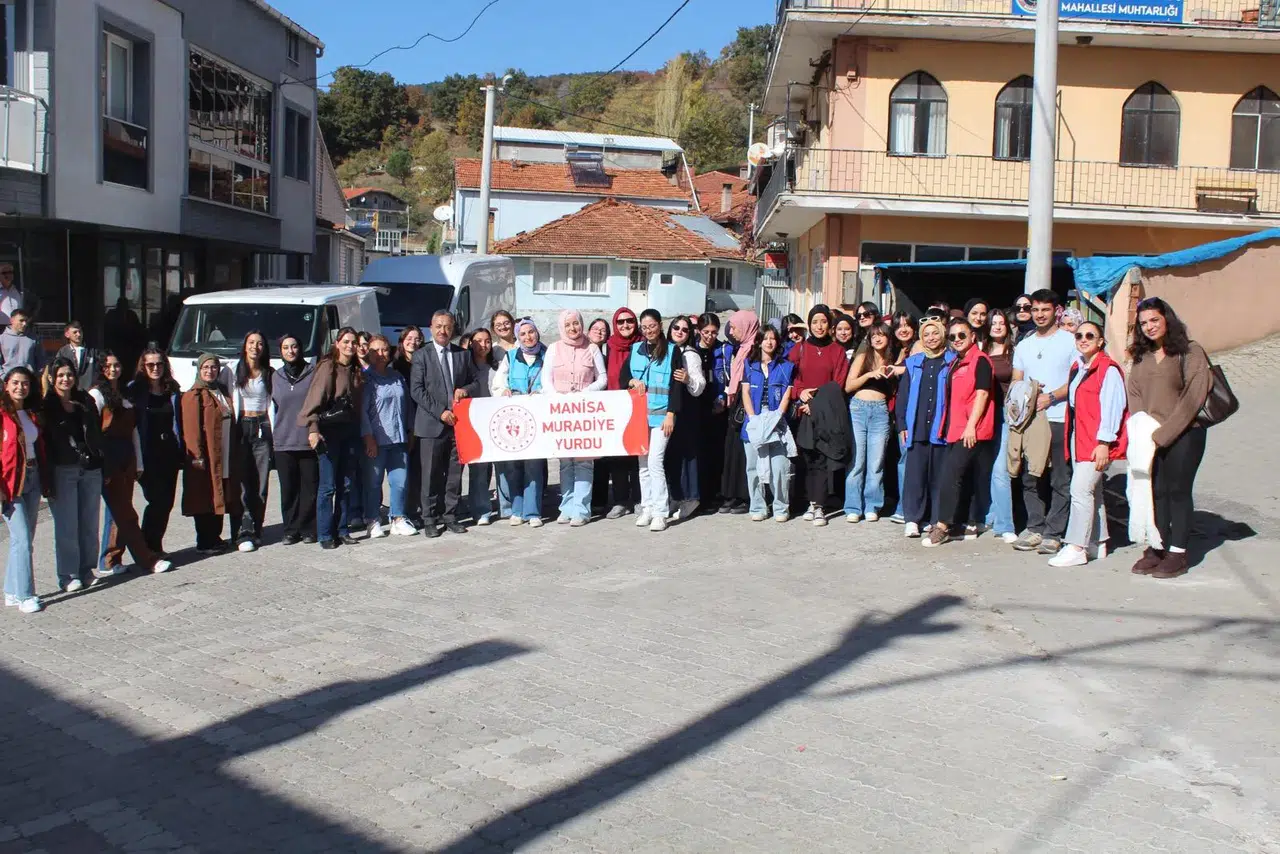 Yurt öğrencileri Demirci'yi tanıdı