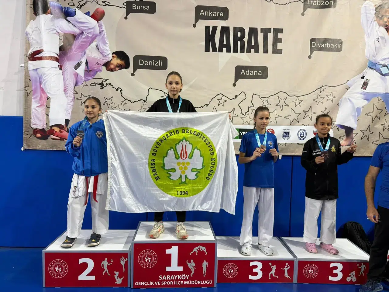 Manisa BBSK sporcular turnuvaya damga vurdu