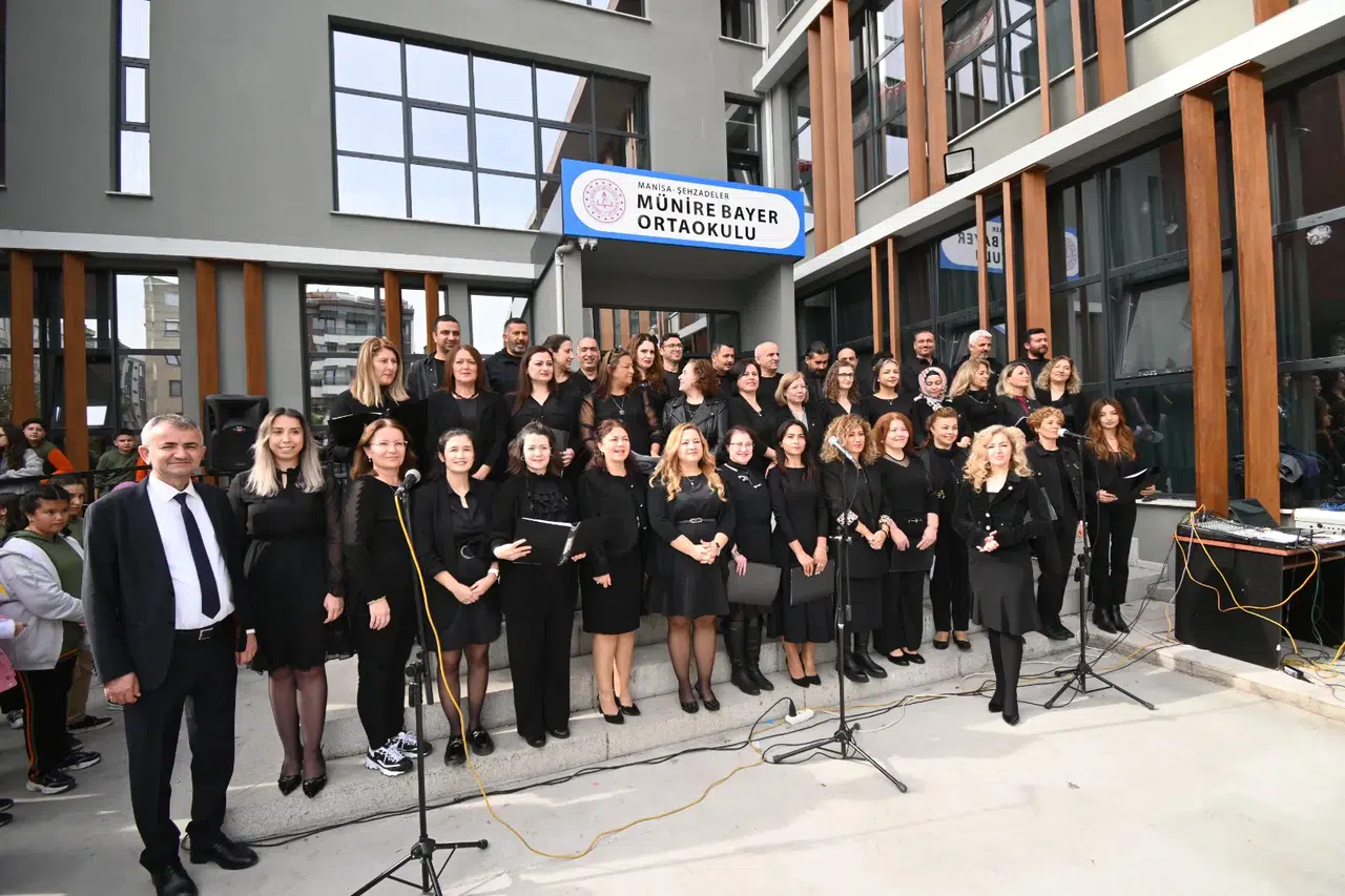 Öğretmenler korosu en güzel şarkıları seslendirdi