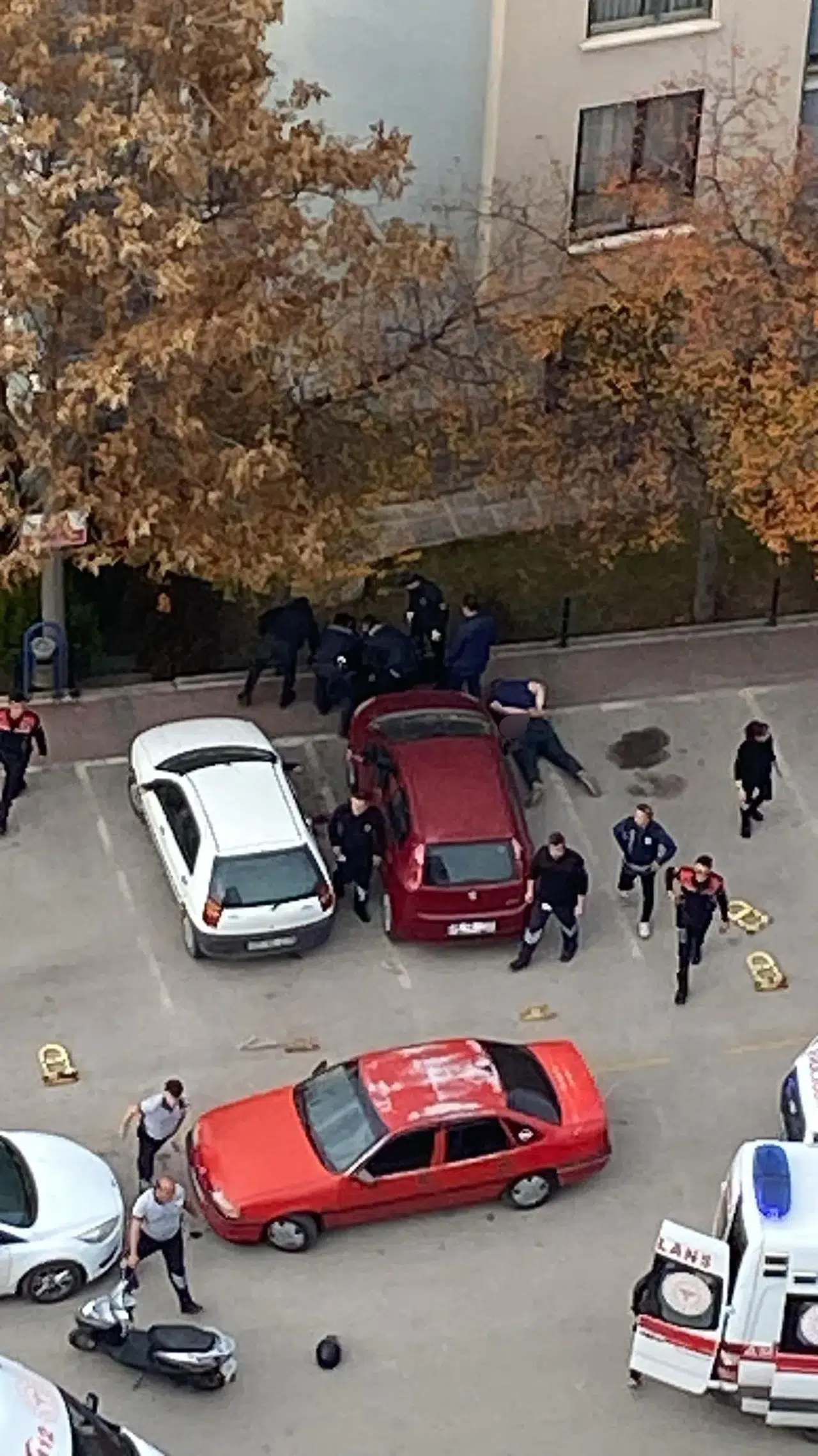 Adliyenin önü kan gölüne dönüştü!