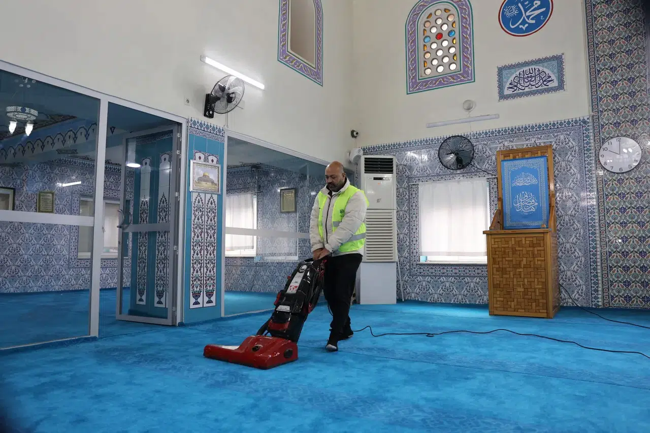 Yunusemre Belediyesi camileri temizlemeye devam ediyor