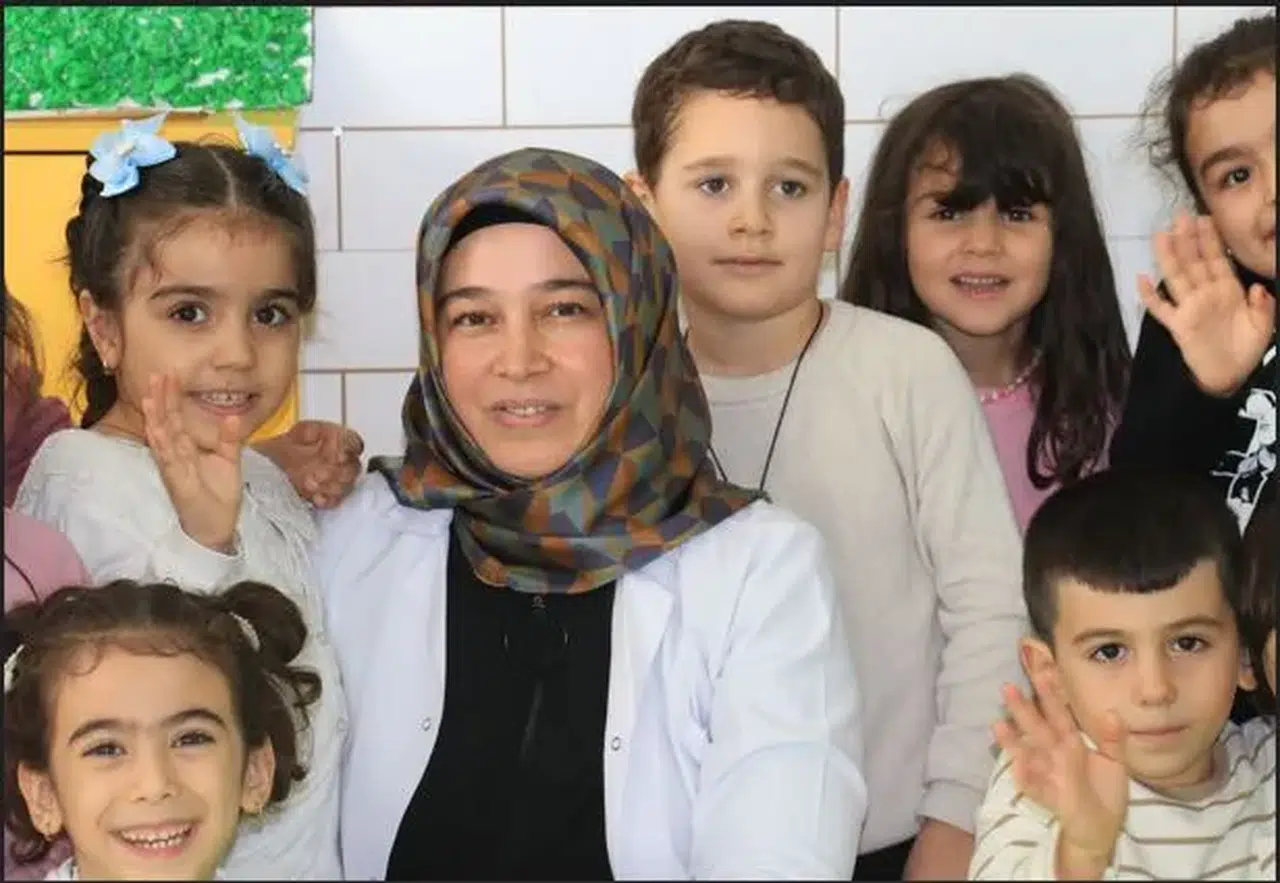 3 çocuk annesinin azmi: Hayvancılıkla uğraşırken çocukların ilk öğretmeni oldu