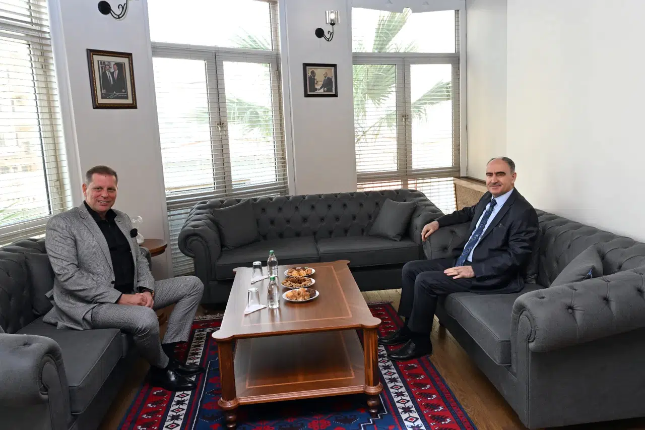 Vali Vahdettin Özkan Manisa Ticaret Borsasını ziyaret etti