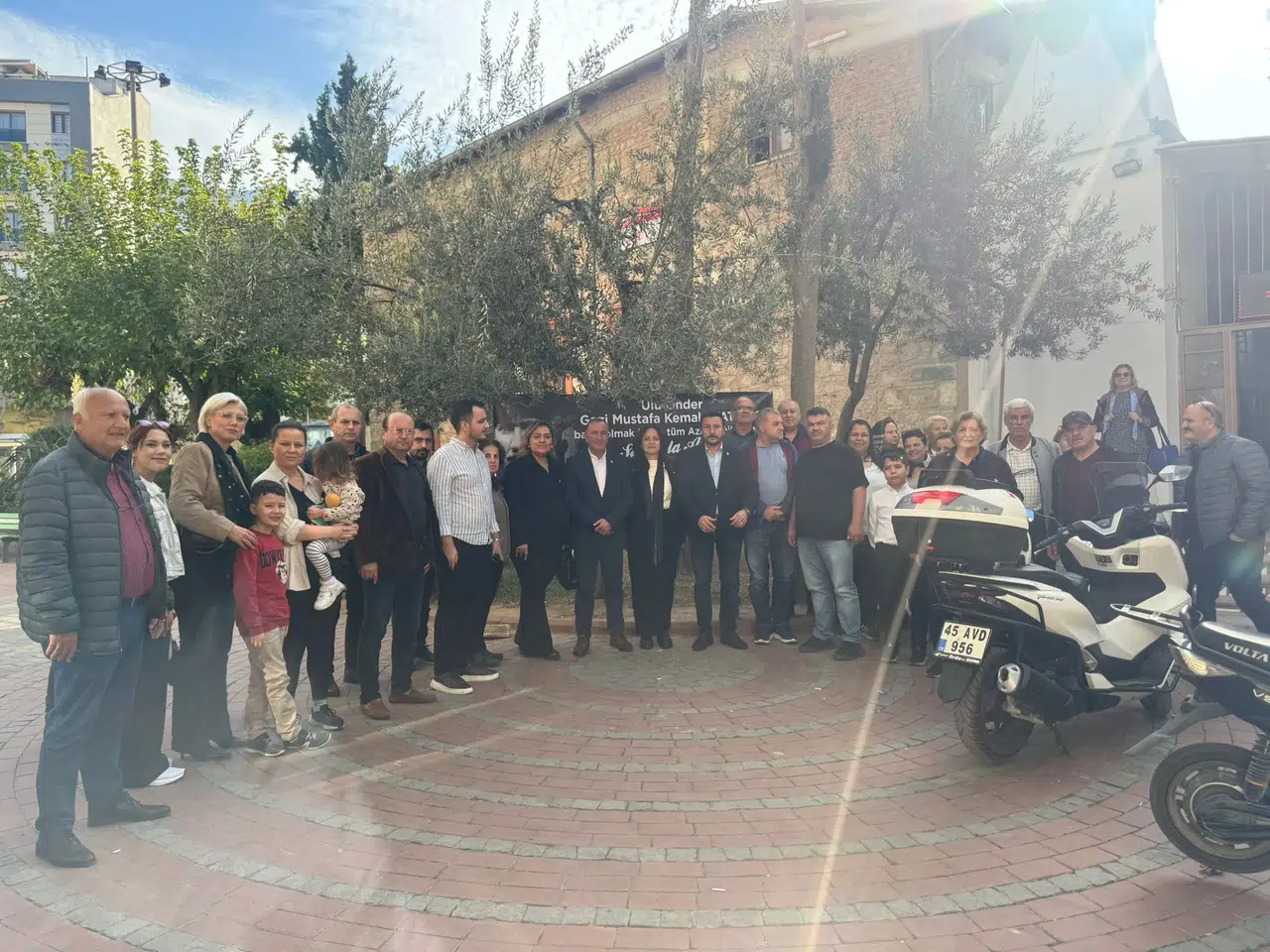 İYİ PARTİ ŞEHZADELERDEN ATA’YA BÜYÜK SAYGI