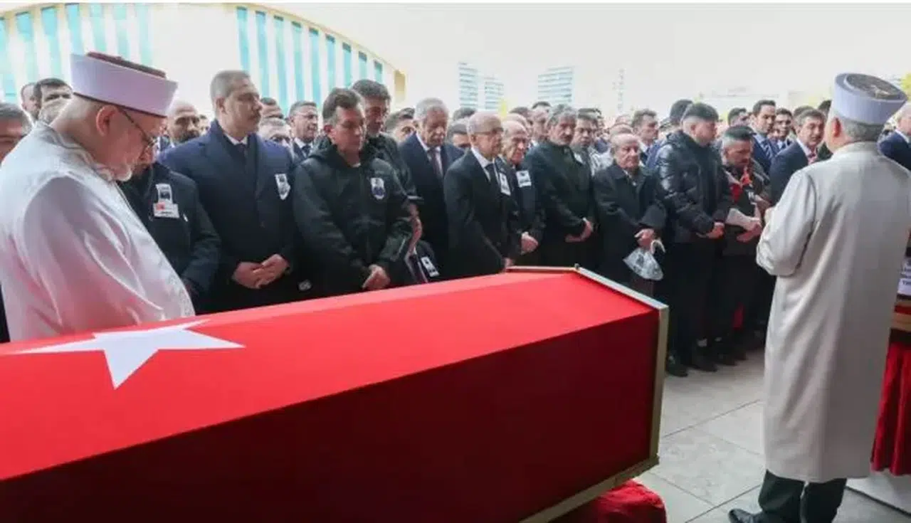 Türkiye şehitlerini uğurluyor! Devlet erkanı Ankara'daki törene katıldı