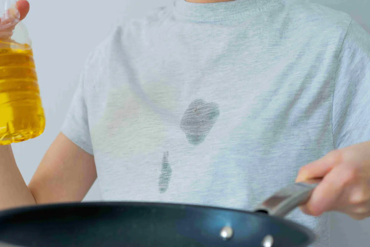 Kıyafetlerden Yağ Lekesi Nasıl Çıkar? Evde Denenmiş ve Etkili Yöntemler!