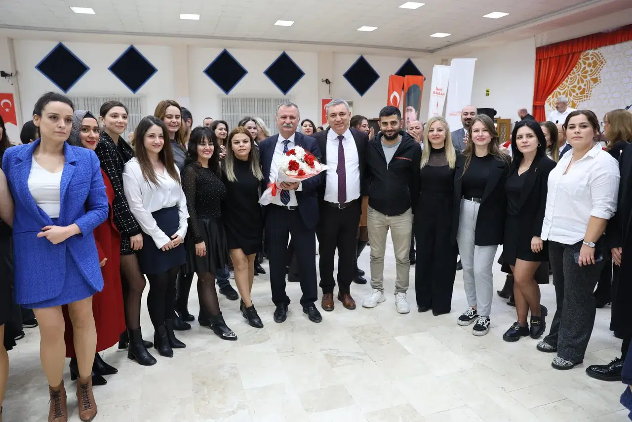 Yunusemre Belediyesinden öğretmenlere özel kutlama