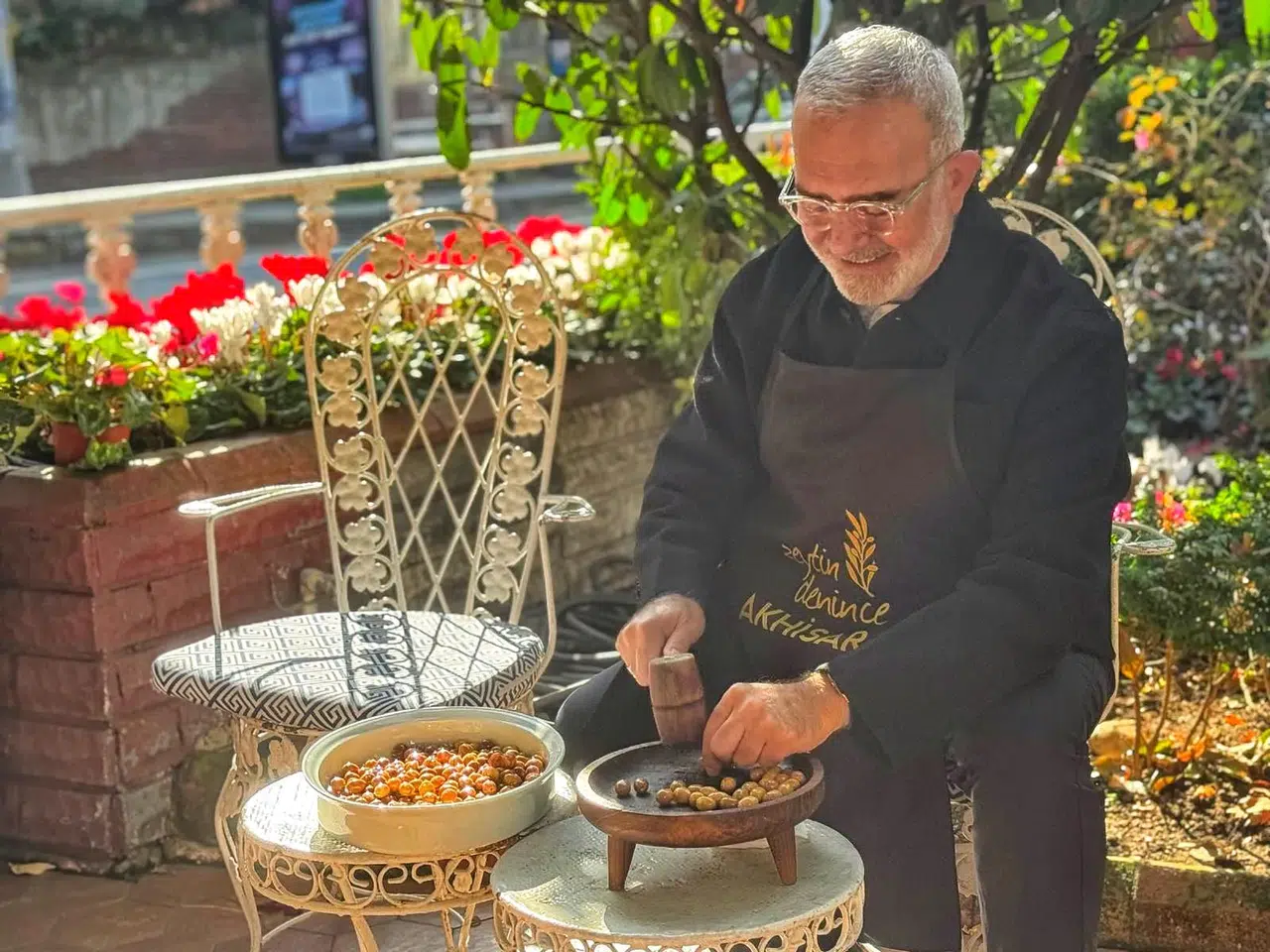 Bahadır Yenişehirlioğlu’ndan Akhisar zeytinine destek