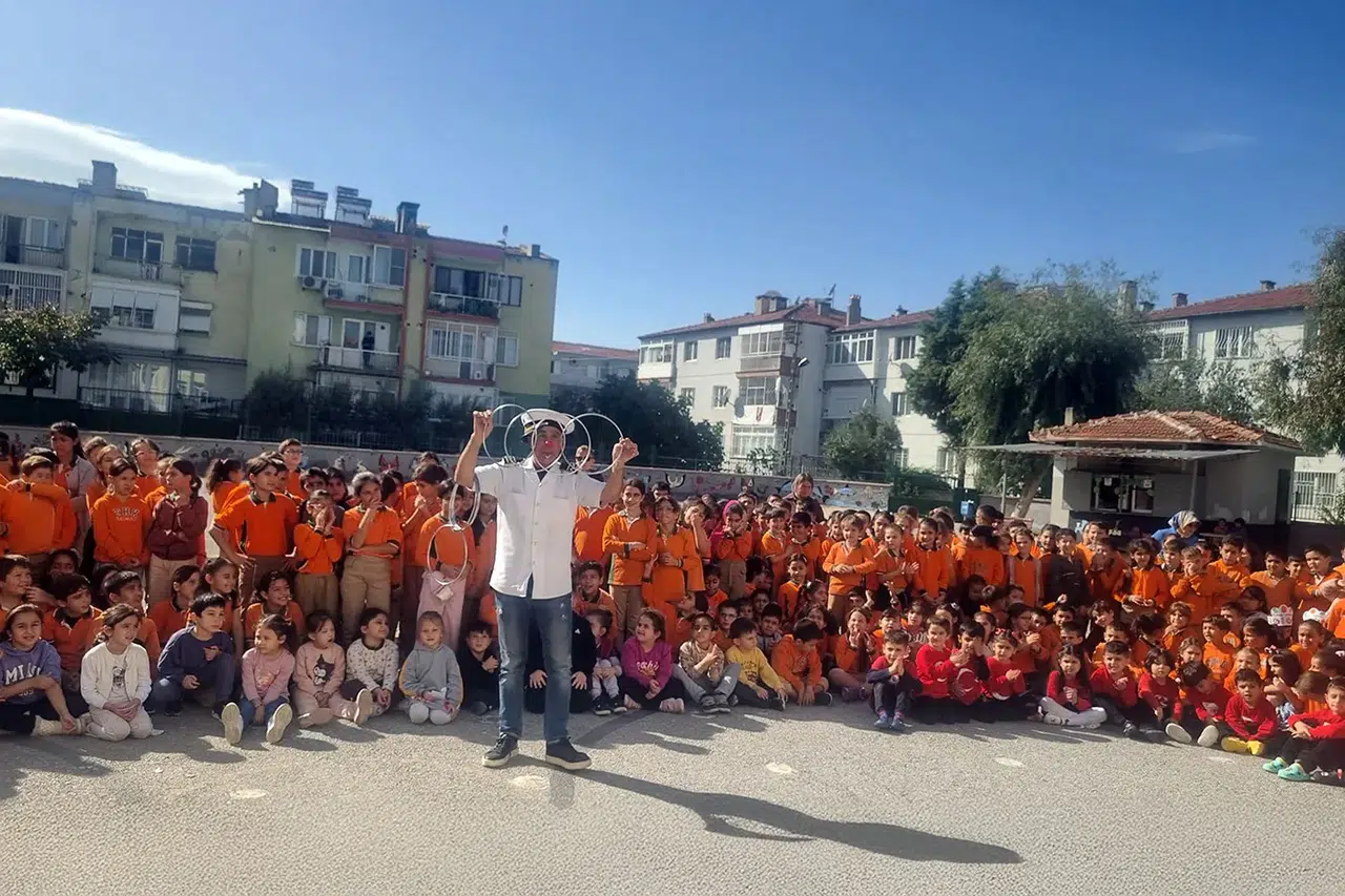 Kukla sanatıyla çocuklar eğlenirken öğreniyor