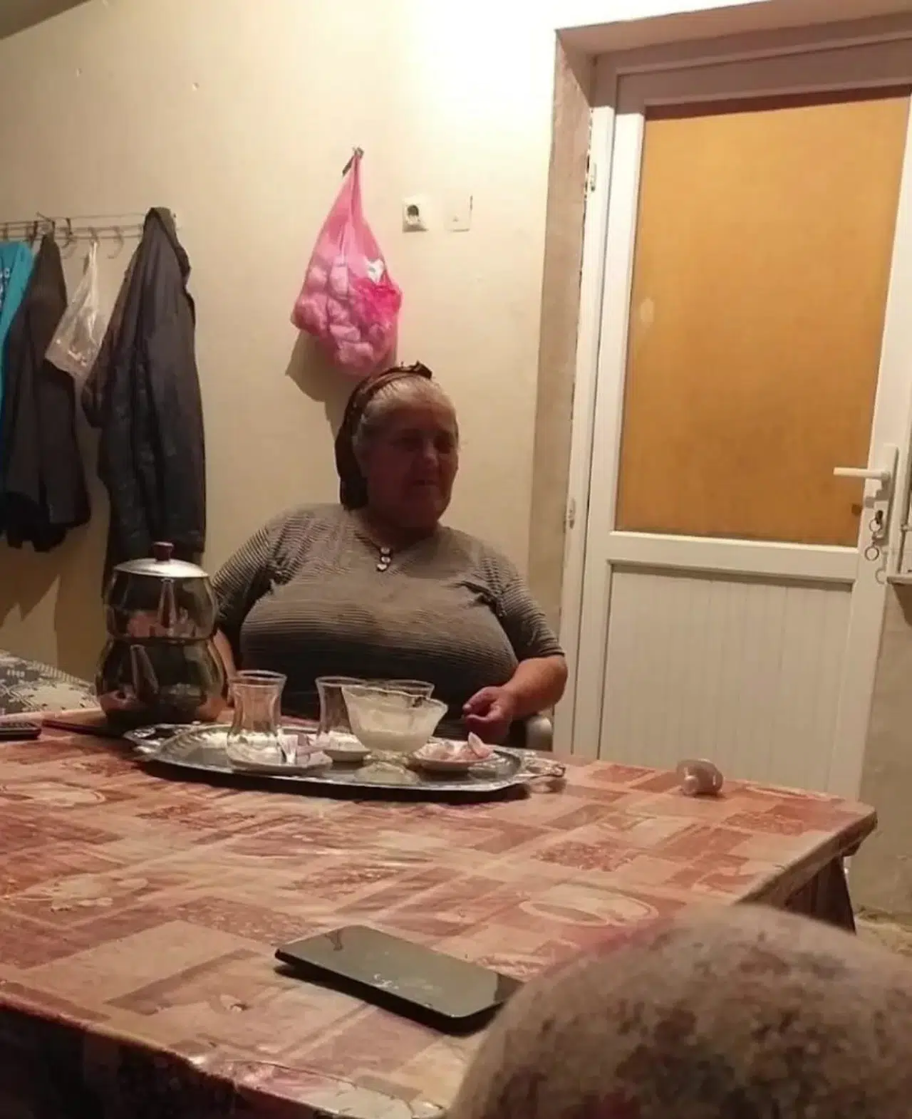 Vahşet: Baltayla öldürüp banyoya gömmüş